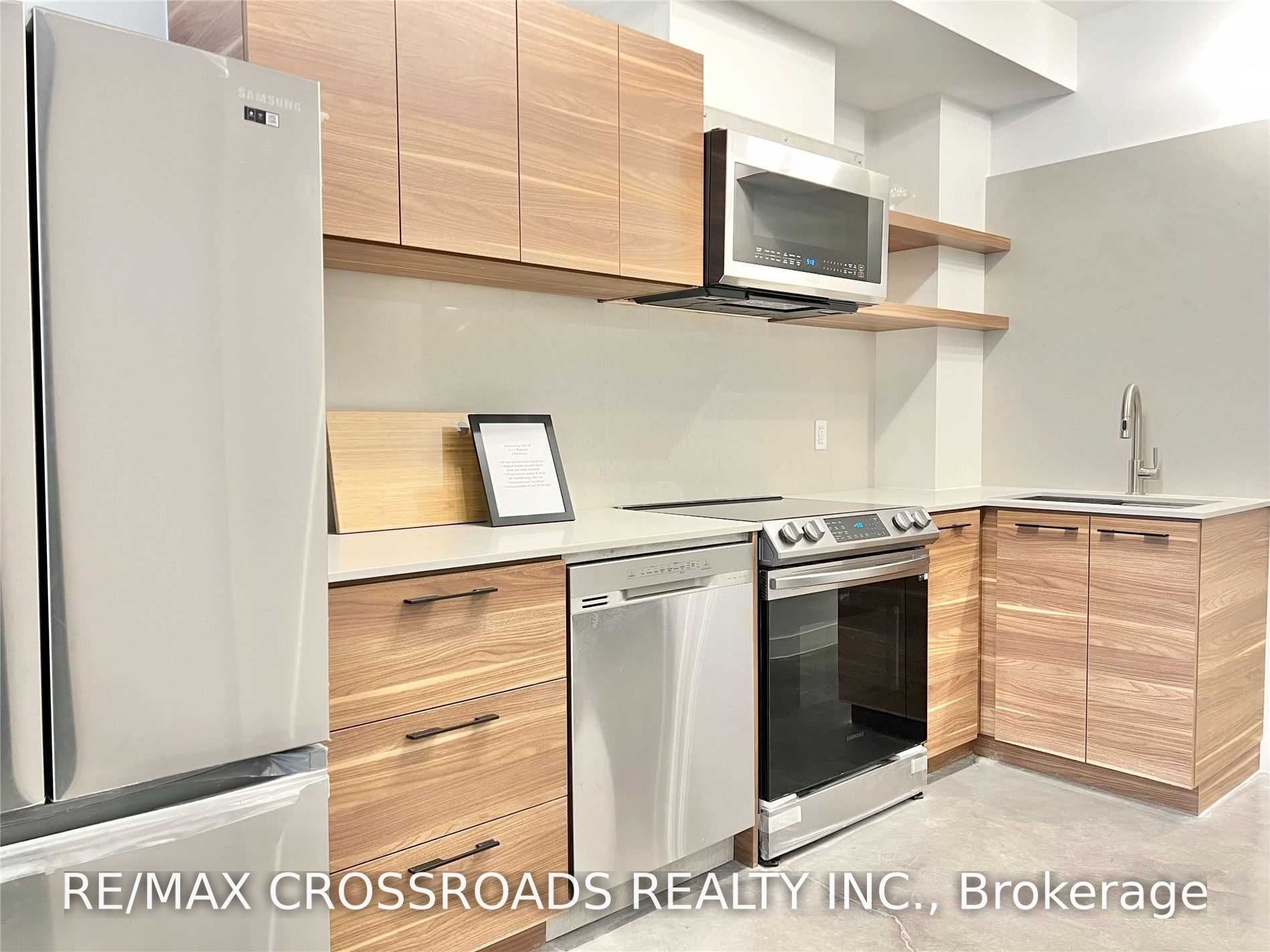3333 Dundas Street W 1B, Toronto, ON M6P 2A6