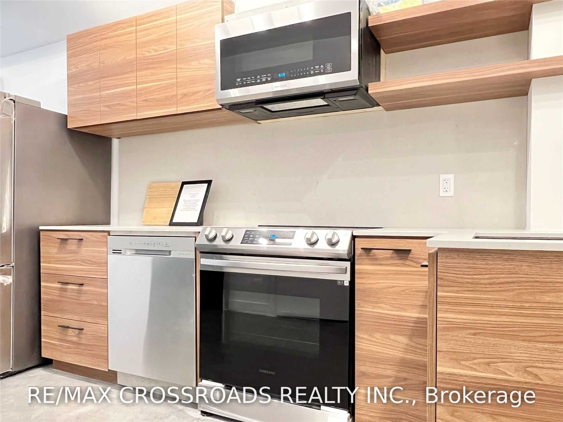 3333 Dundas Street W 1B, Toronto, ON M6P 2A6 photo 3