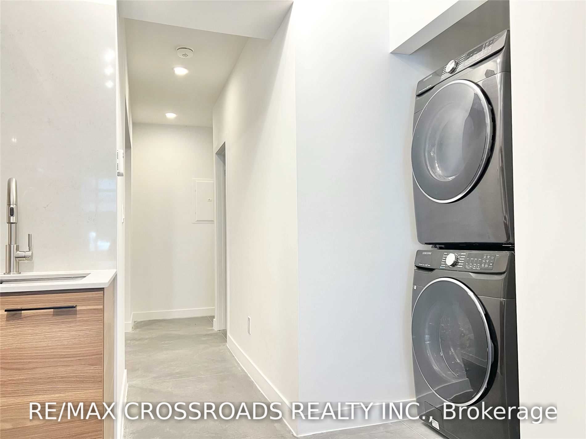 3333 Dundas Street W 1B, Toronto, ON M6P 2A6 photo 4