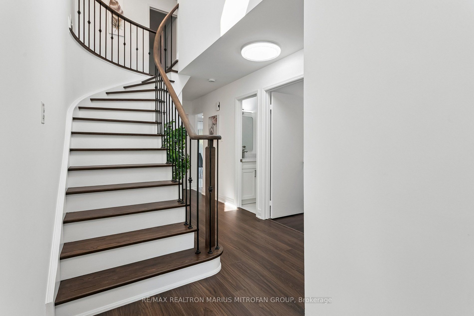 1287 Willowbank Trail, Mississauga, ON L4W 3P9 photo 3