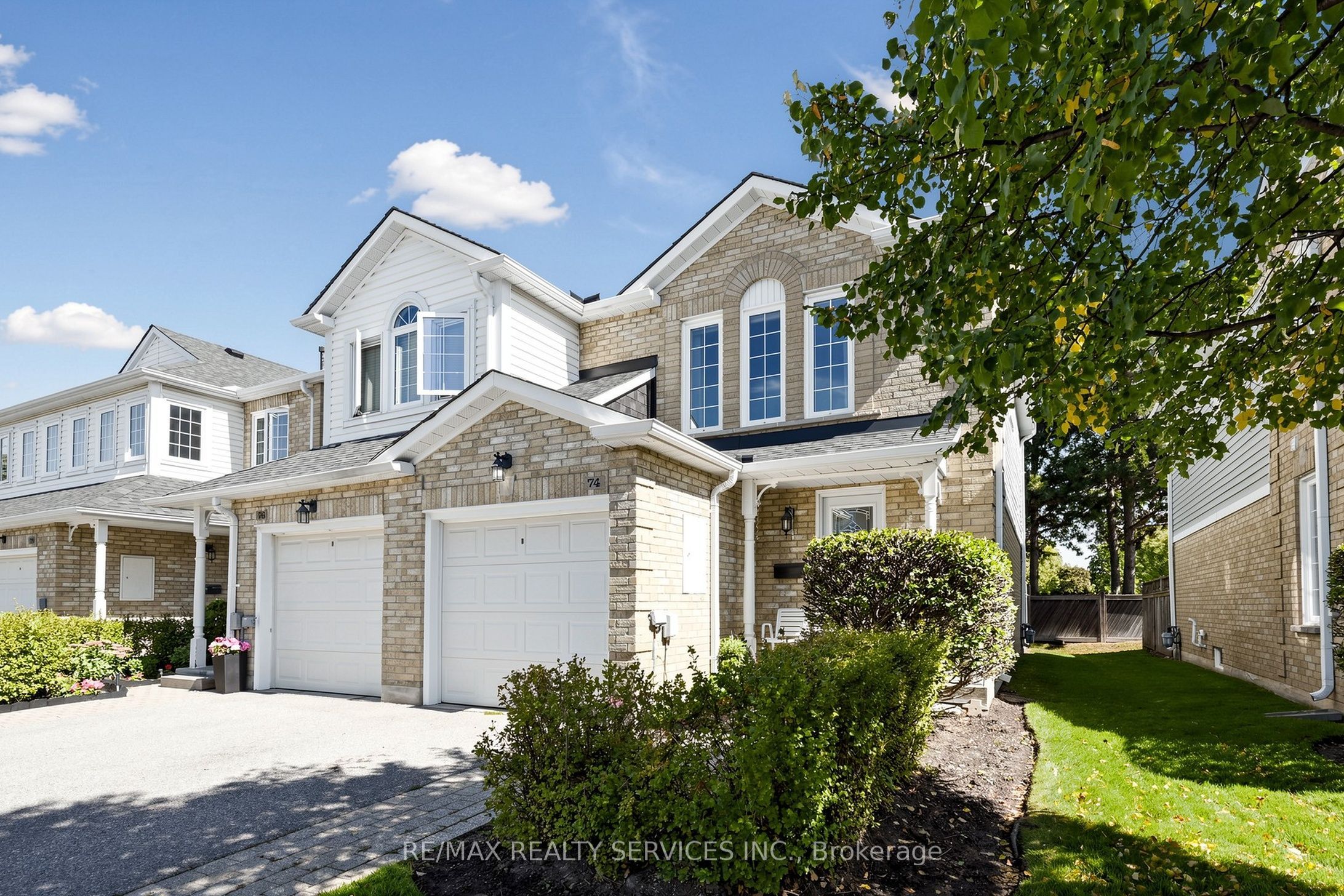 74 Heathcliffe Square, Brampton, ON L6S 5R4 photo 2