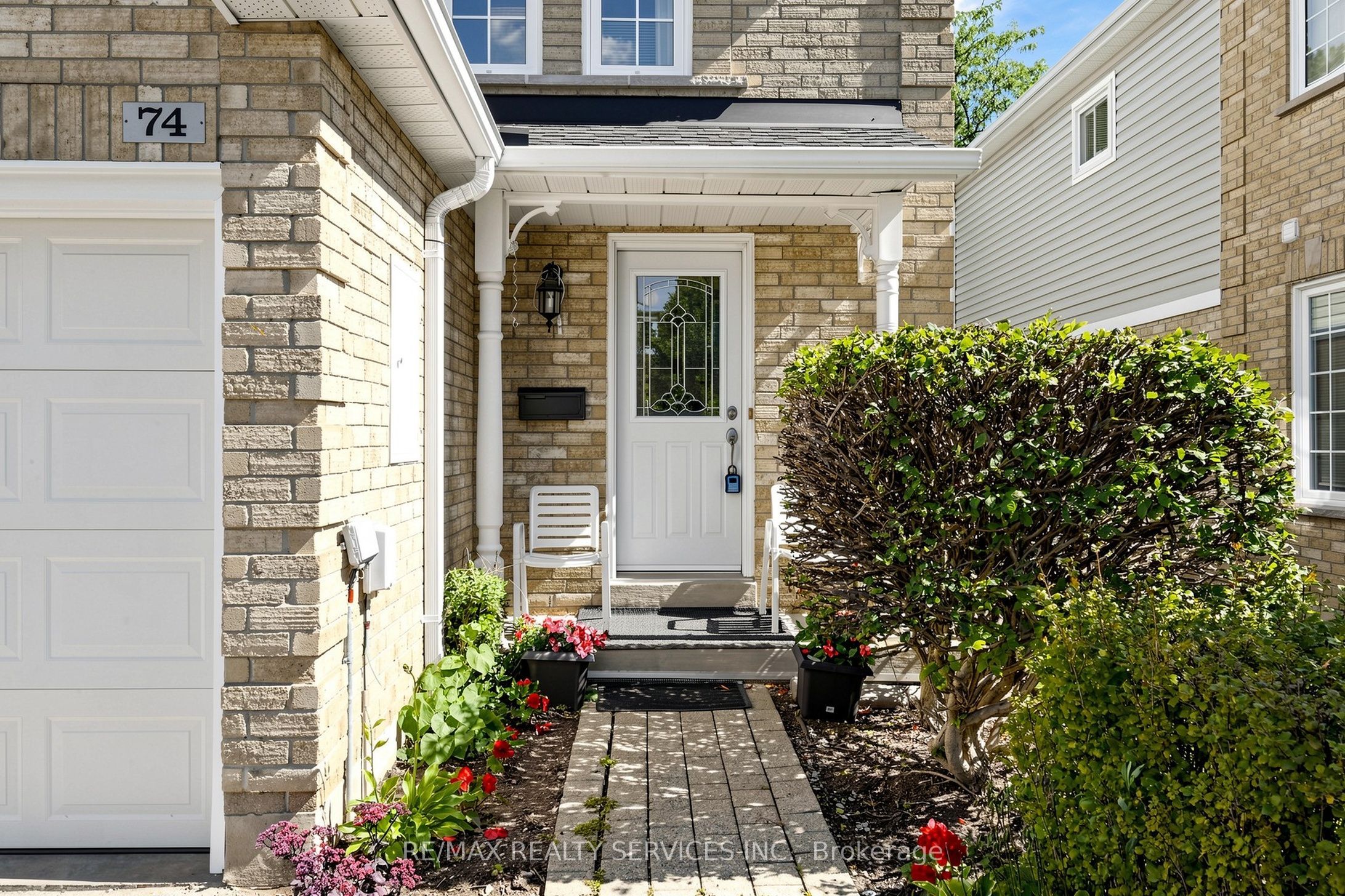 74 Heathcliffe Square, Brampton, ON L6S 5R4 photo 3