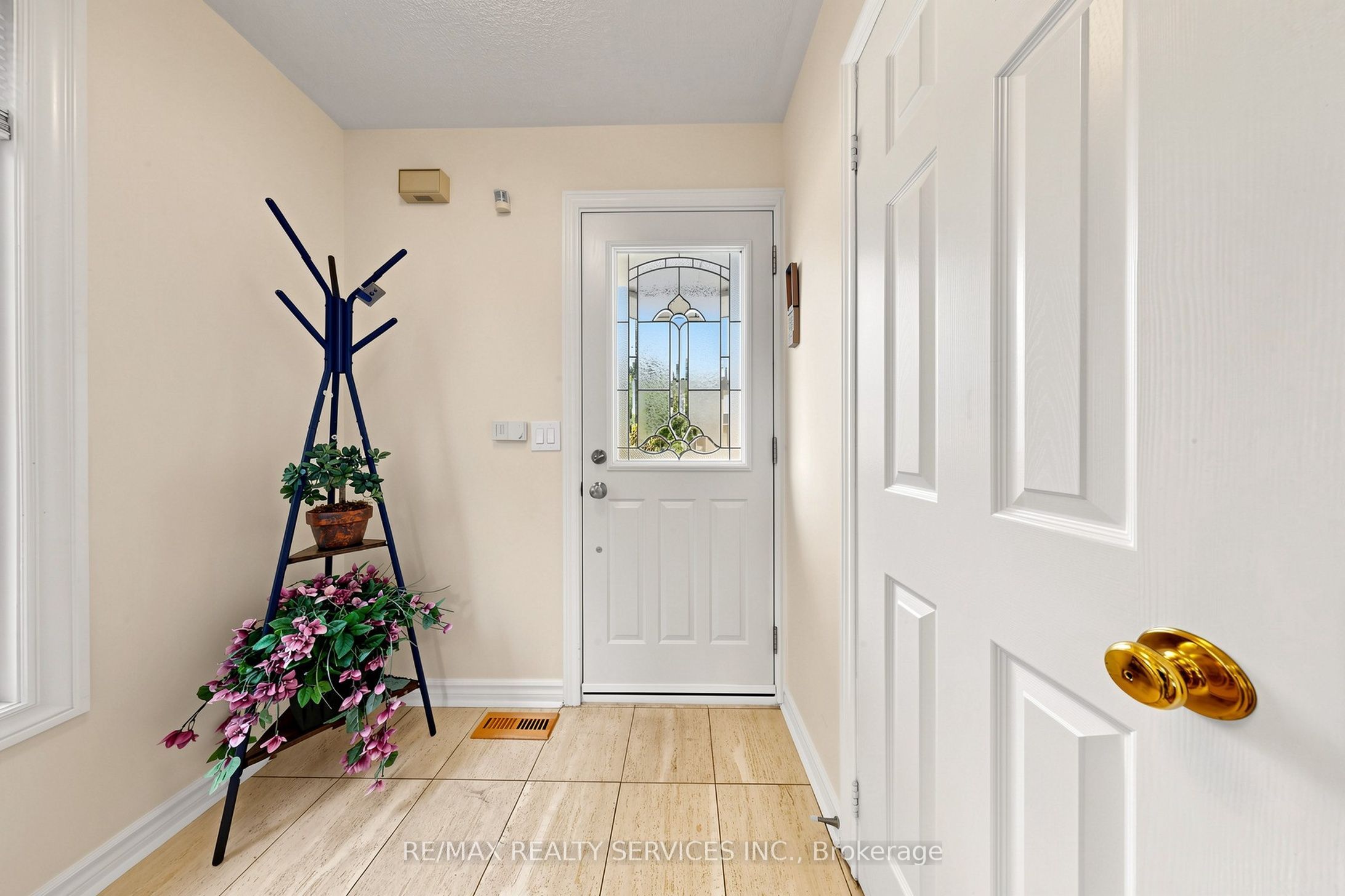 74 Heathcliffe Square, Brampton, ON L6S 5R4 photo 4