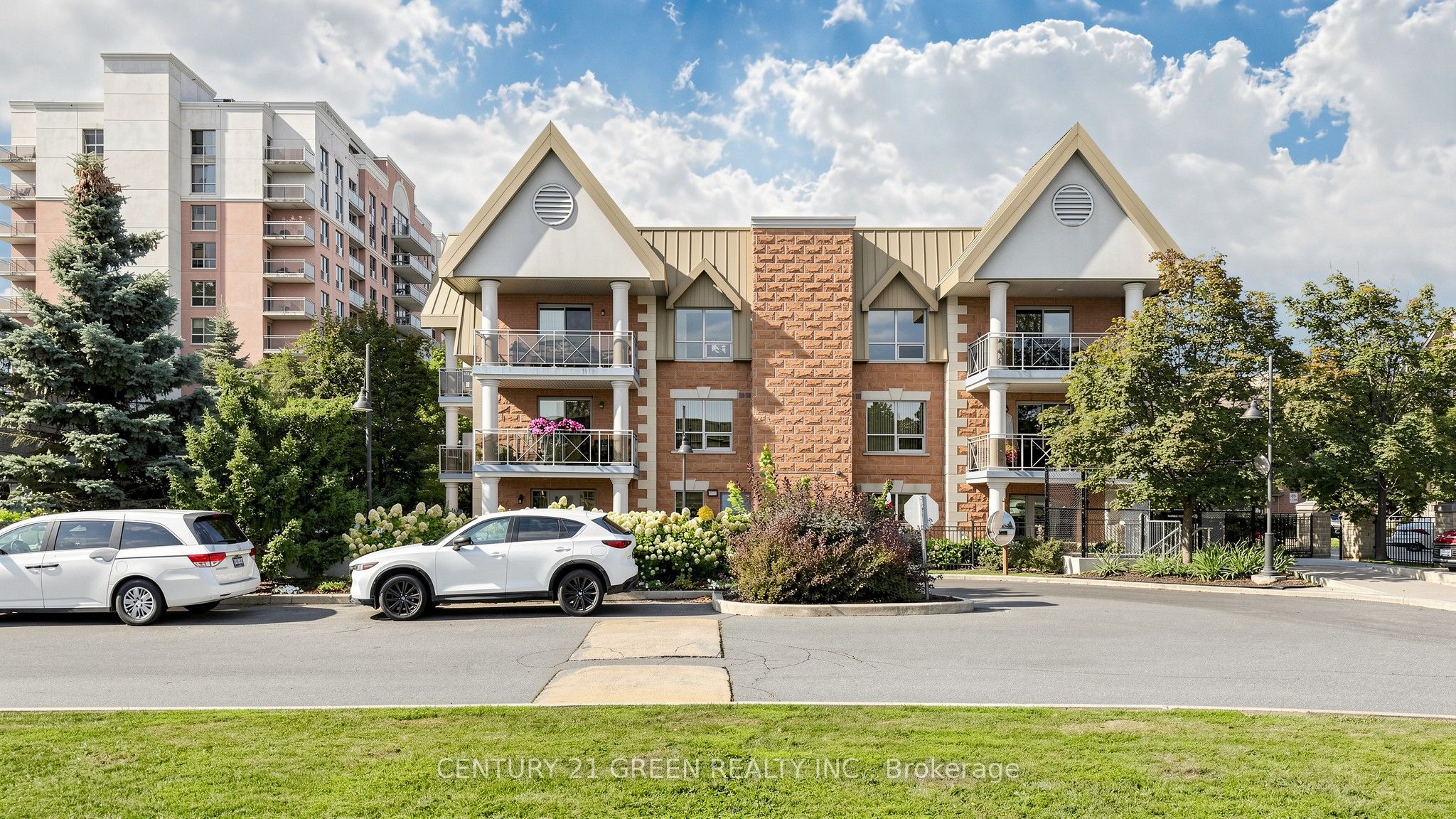 830 Scollard Court 311, Mississauga, ON L5V 0A2