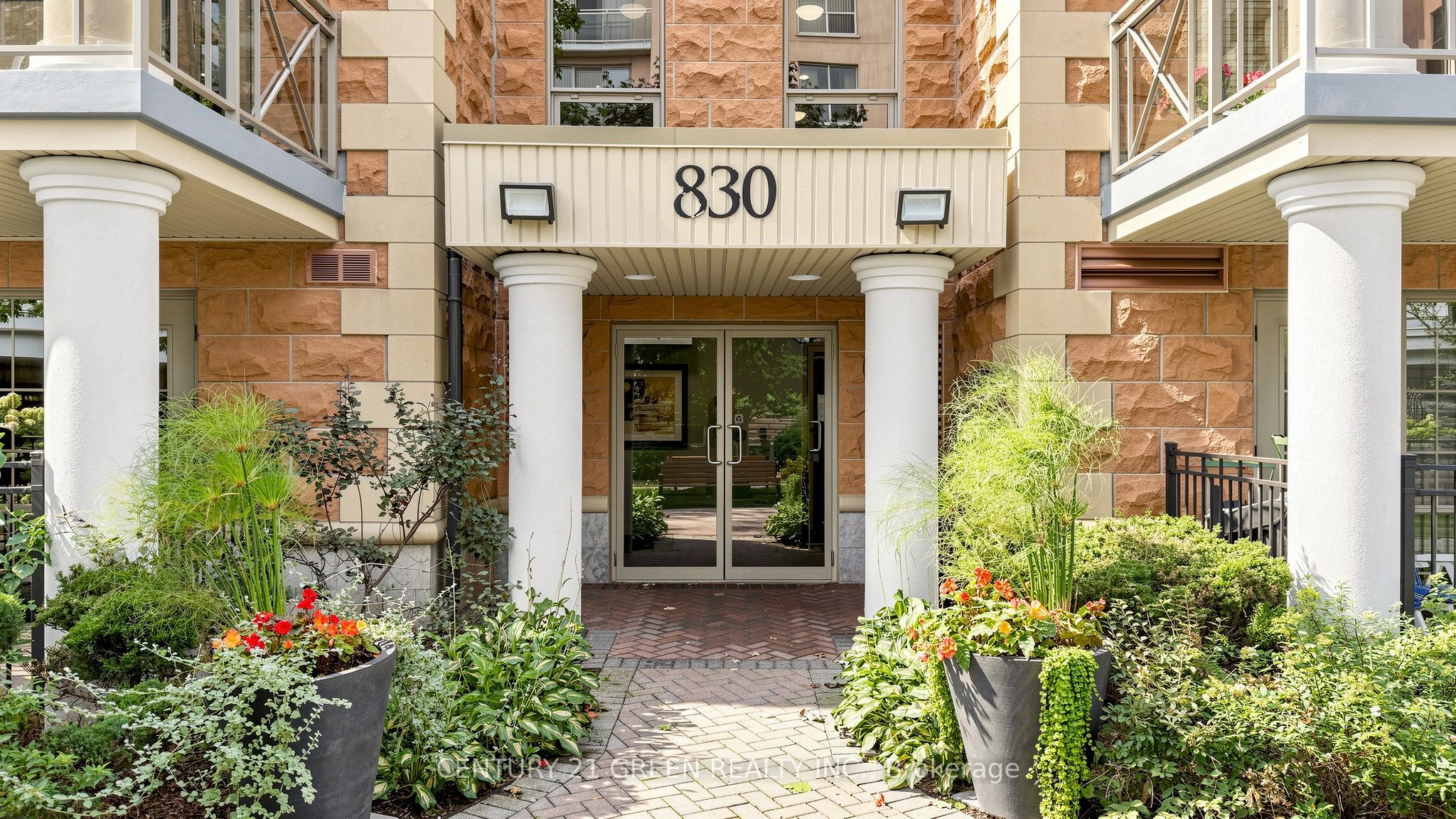 830 Scollard Court 311, Mississauga, ON L5V 0A2 photo 5