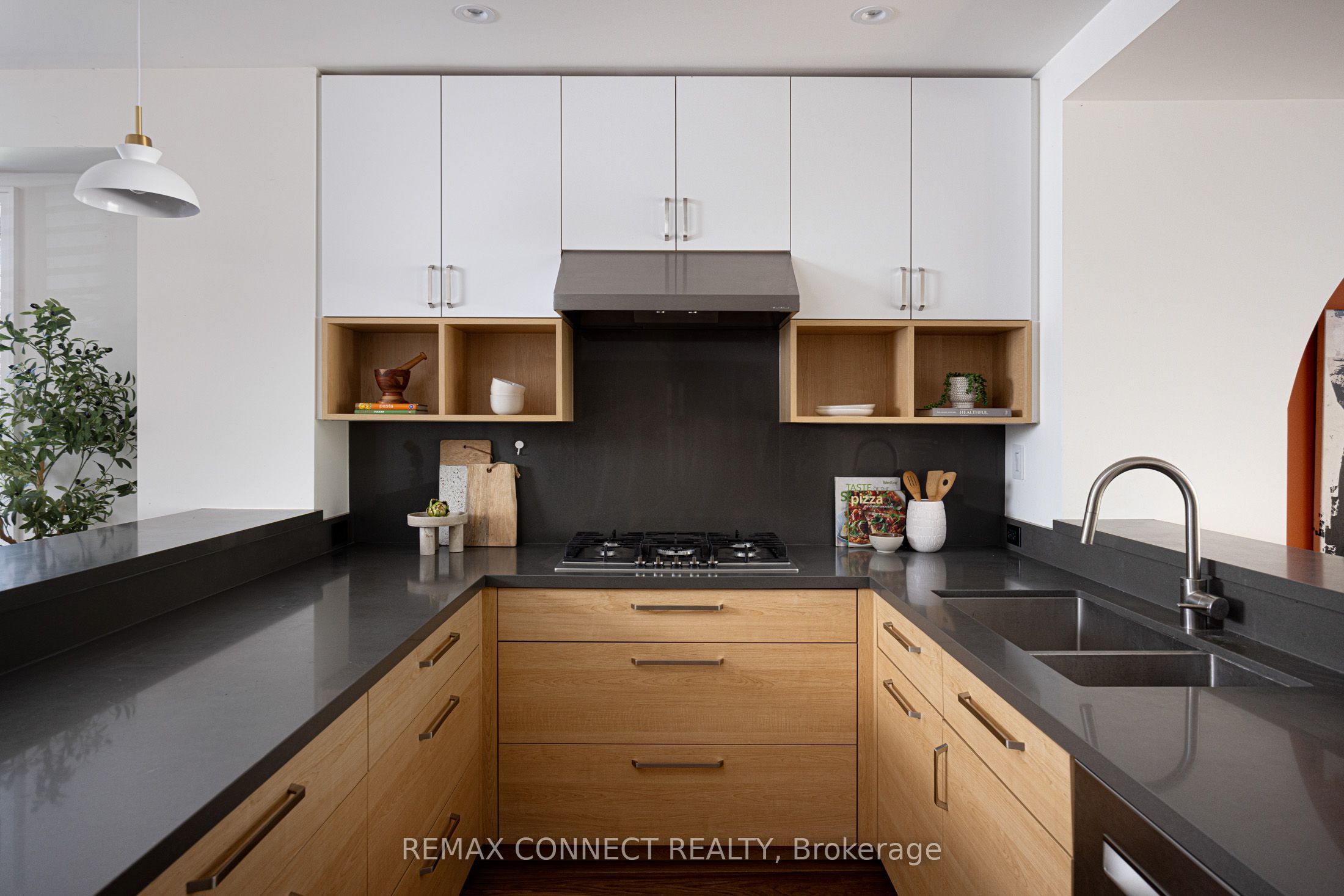 2030 Davenport Road, Toronto, ON M6N 1C6 photo 2