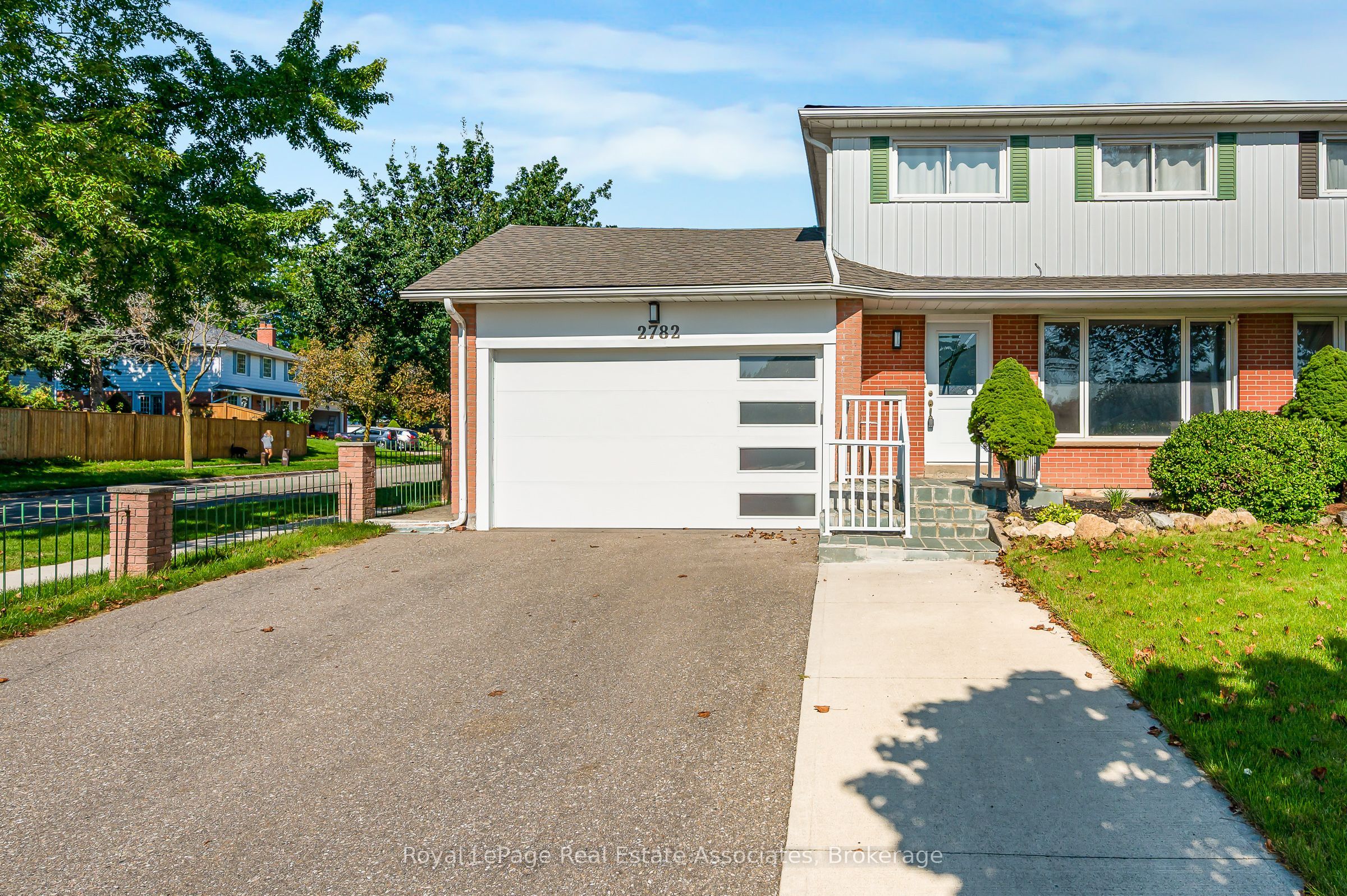 2782 Hollington Crescent, Mississauga, ON L5K 1E9