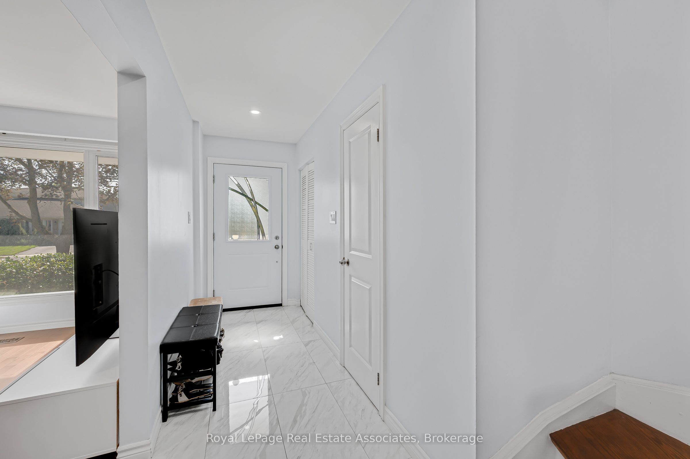 2782 Hollington Crescent, Mississauga, ON L5K 1E9 photo 3