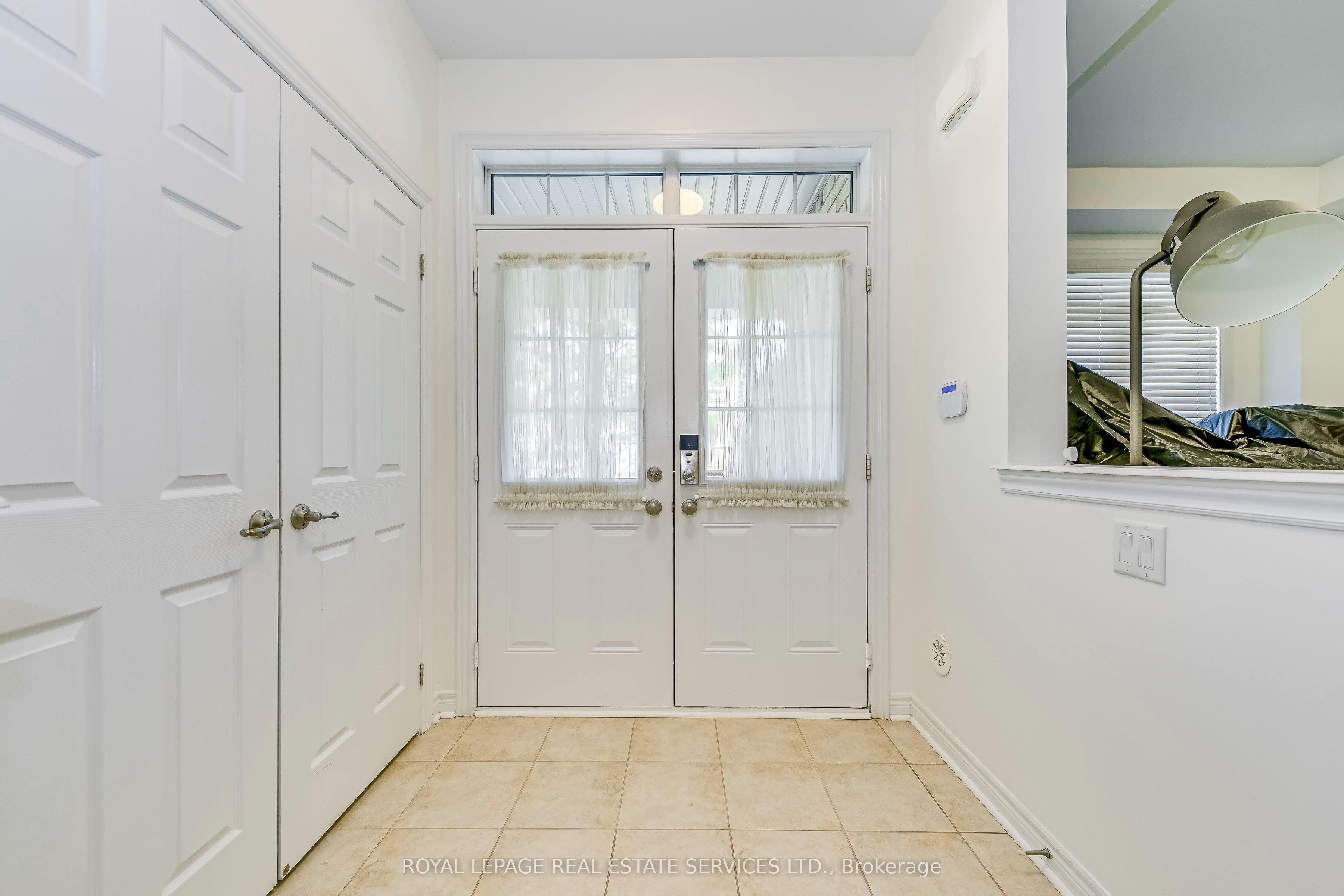 3072 Eberly Woods Drive, Oakville, ON L6M 0T5 photo 3