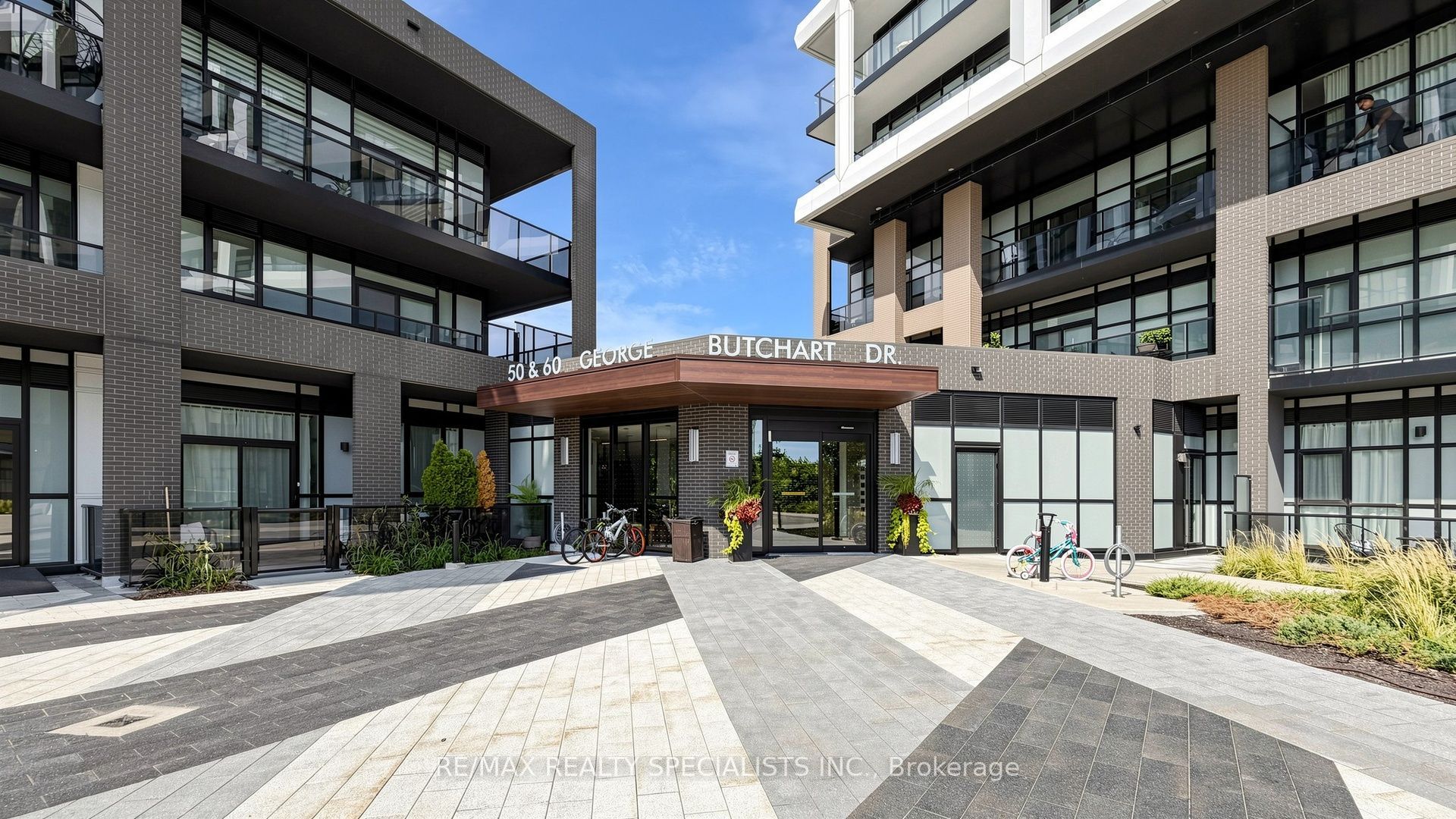 60 George Butchart Drive 601, Toronto, ON M3K 0A7 photo 3