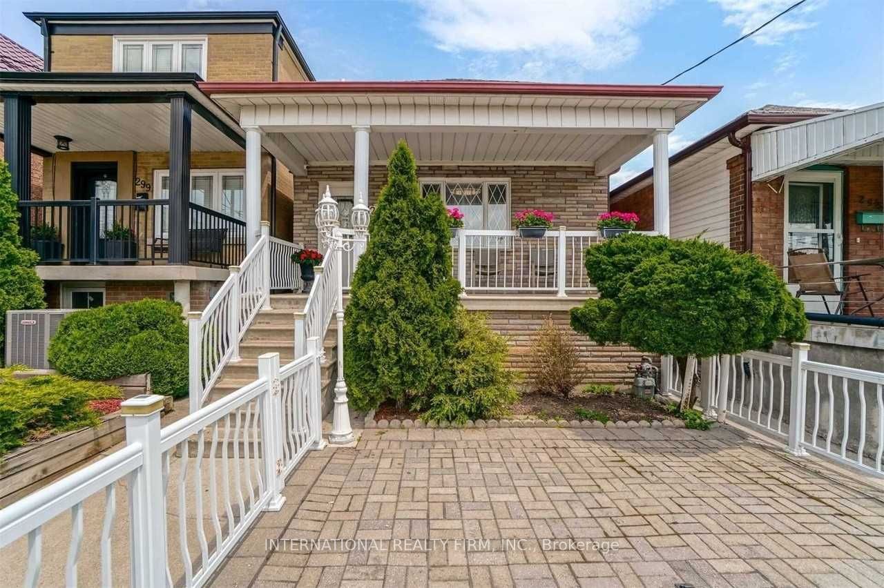297 Gilbert Avenue, Toronto, ON M6E 4W8