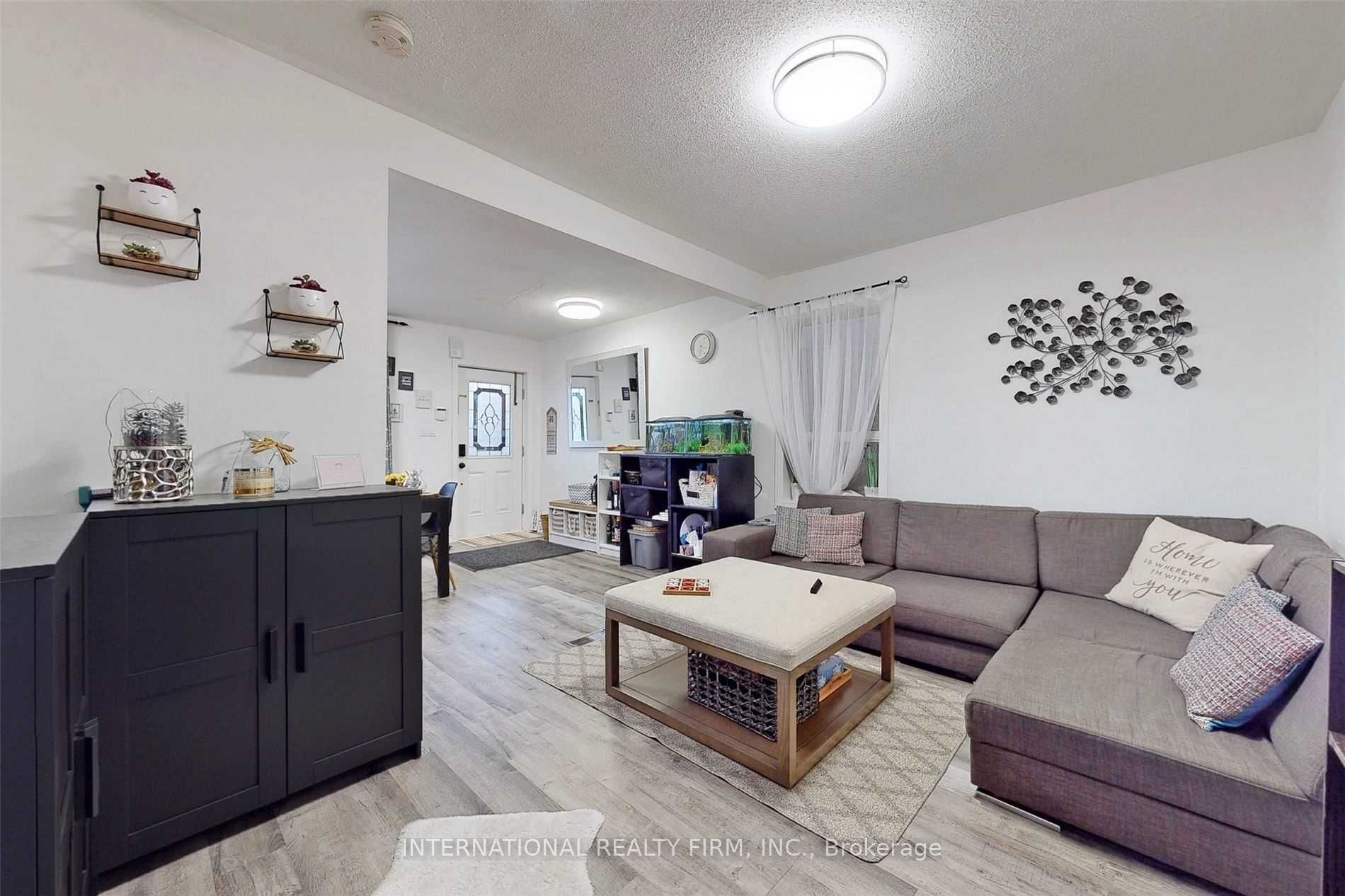 297 Gilbert Avenue, Toronto, ON M6E 4W8 photo 4