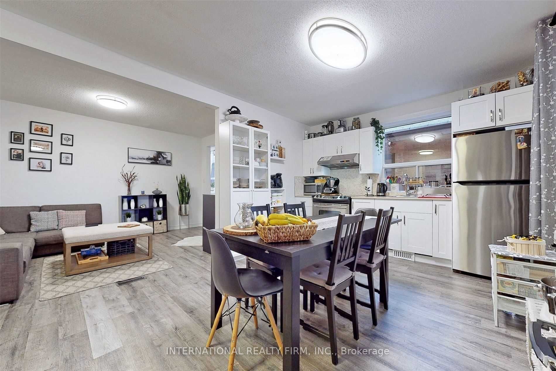 297 Gilbert Avenue, Toronto, ON M6E 4W8 photo 5