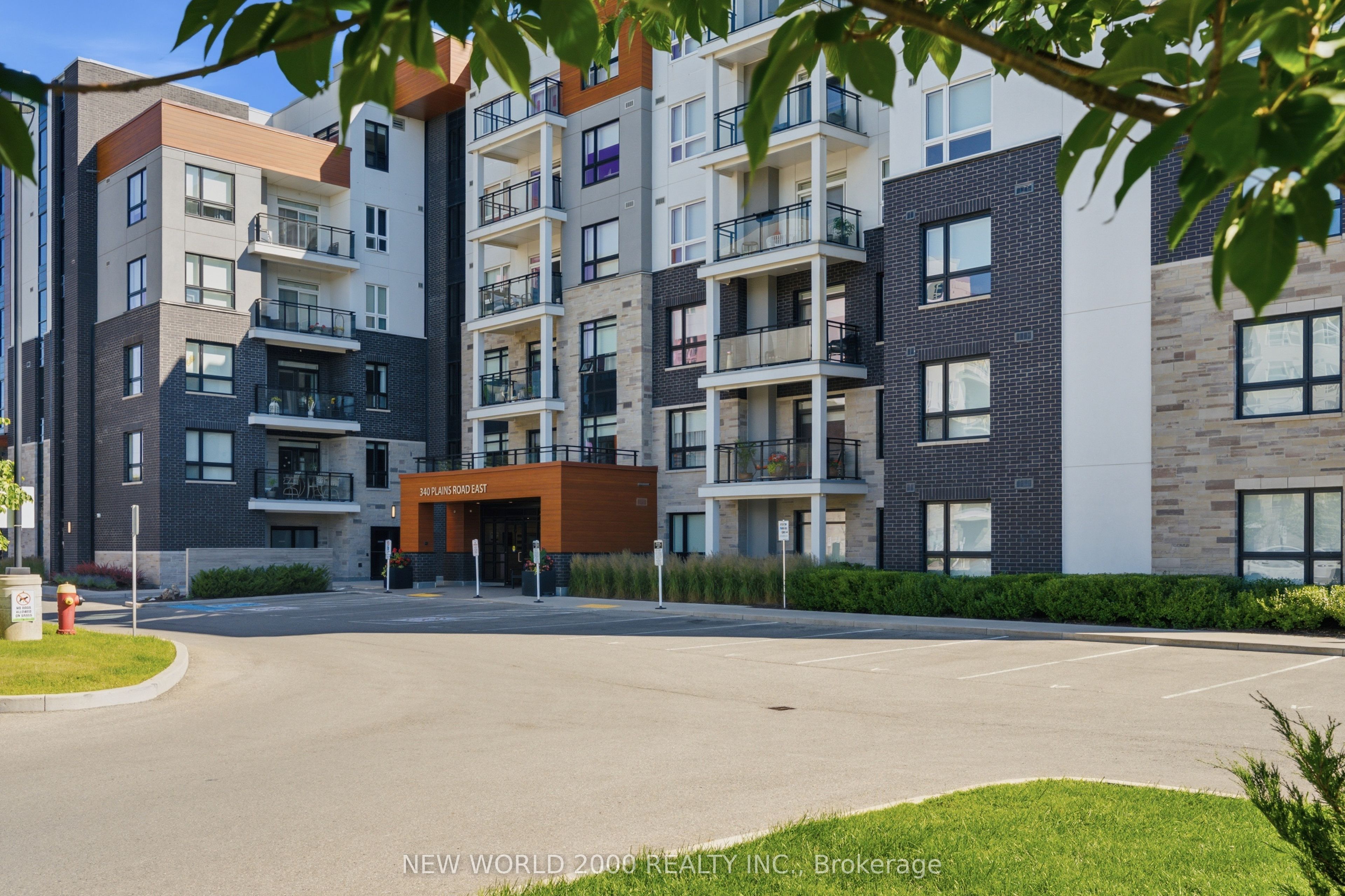 340 Plains Road E 304, Burlington, ON L7T 0C2 photo 2