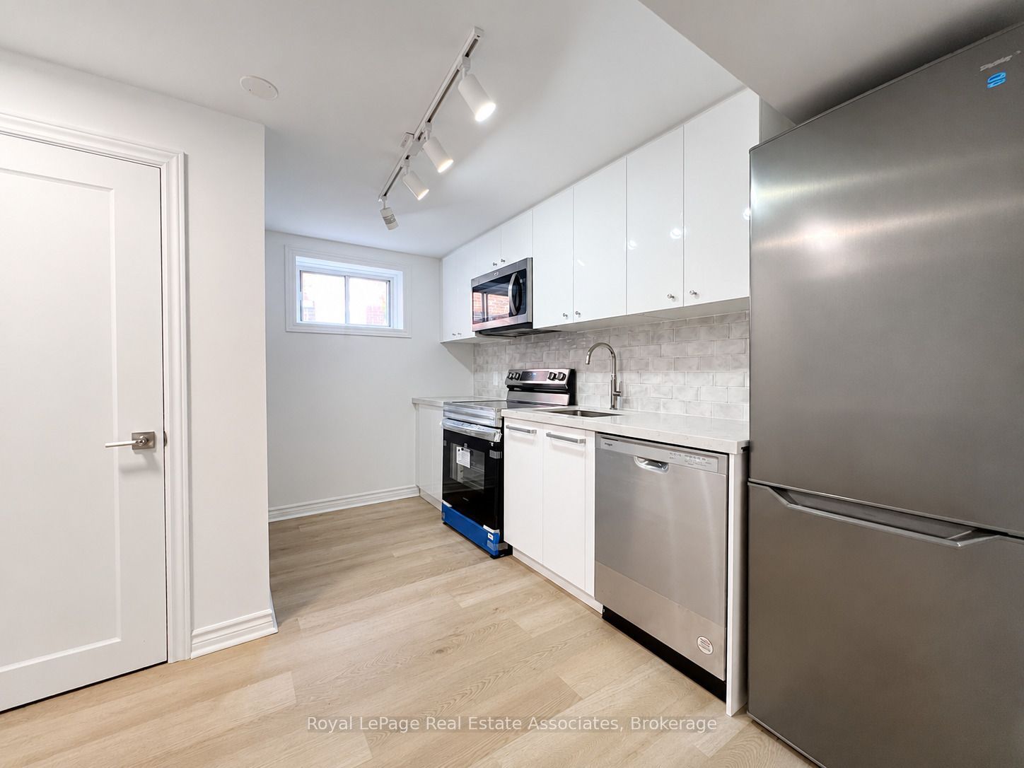 20 Silvercrest Avenue Bsmt, Toronto, ON M8W 2S4