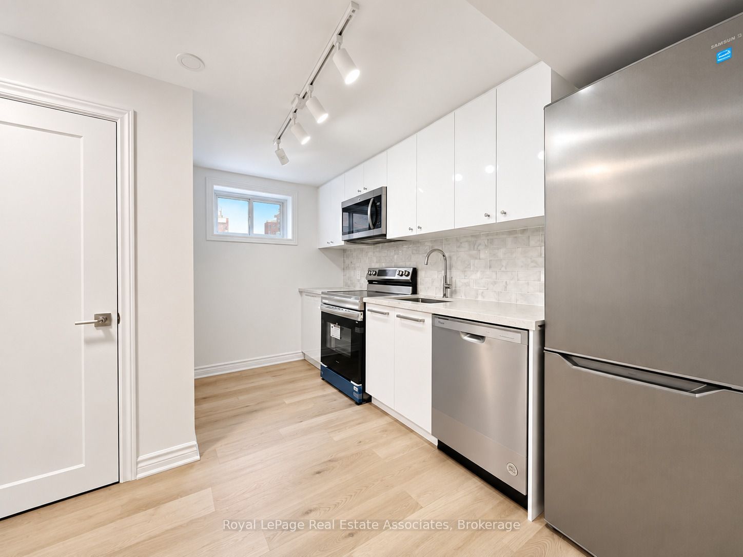 20 Silvercrest Avenue Bsmt, Toronto, ON M8W 2S4 photo 2