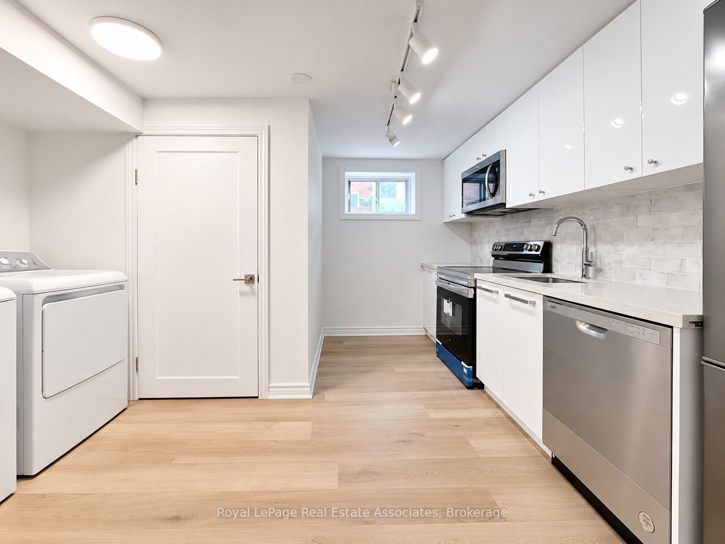 20 Silvercrest Avenue Bsmt, Toronto, ON M8W 2S4 photo 3