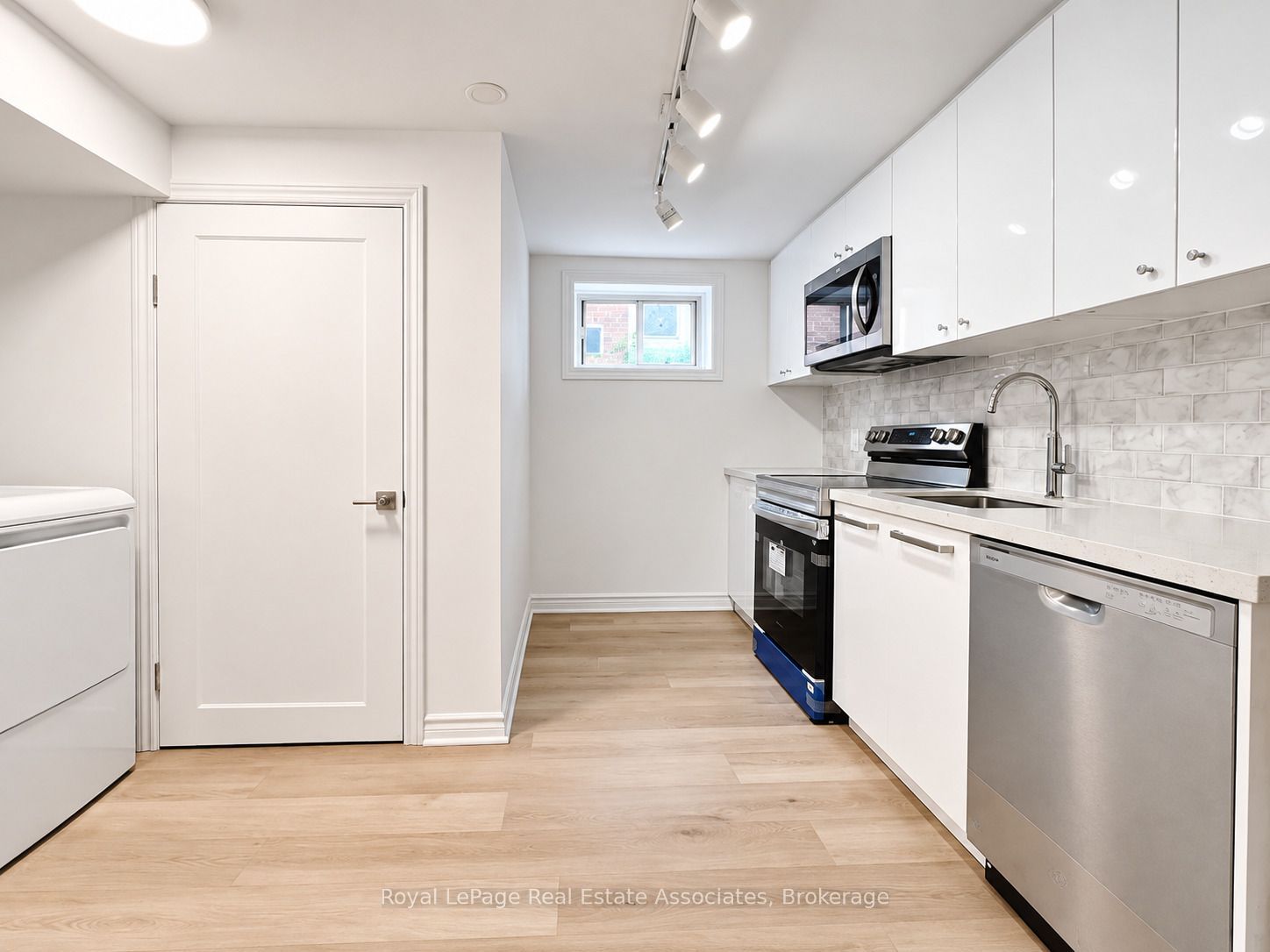 20 Silvercrest Avenue Bsmt, Toronto, ON M8W 2S4 photo 4