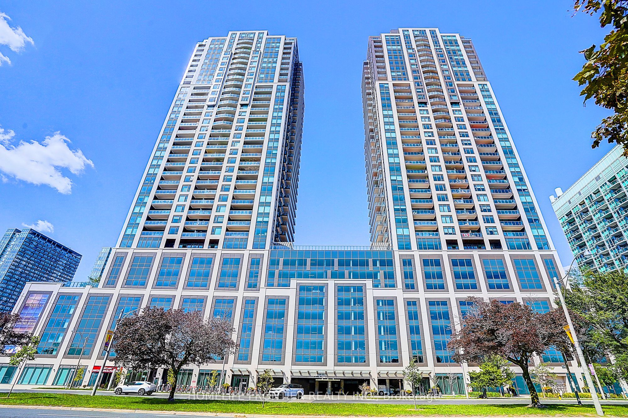 1928 Lakeshore Boulevard W 2005, Toronto, ON M6S 0B1
