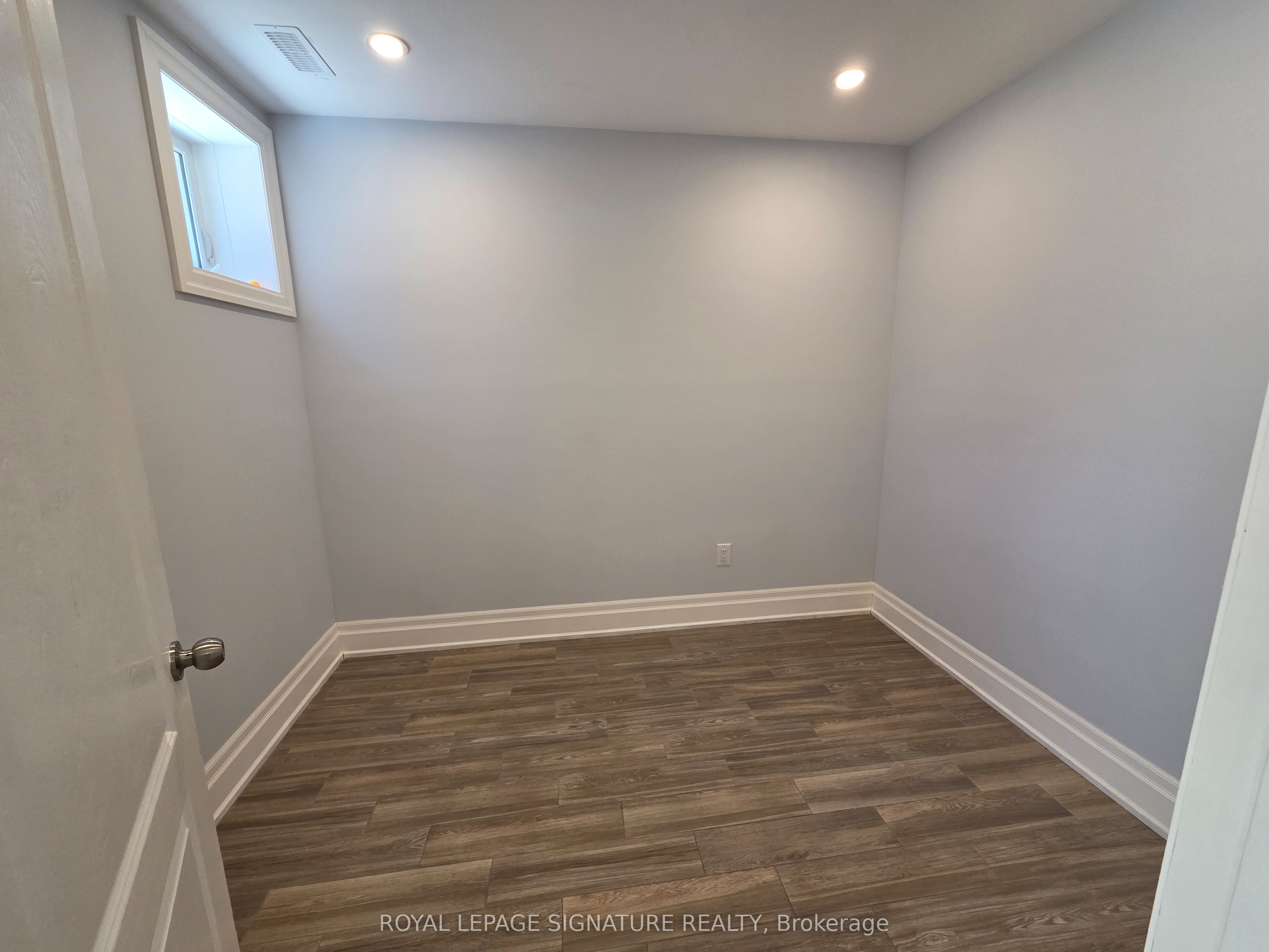 33 Ingleside Drive Lower, Toronto, ON M3K 1V2 photo 4