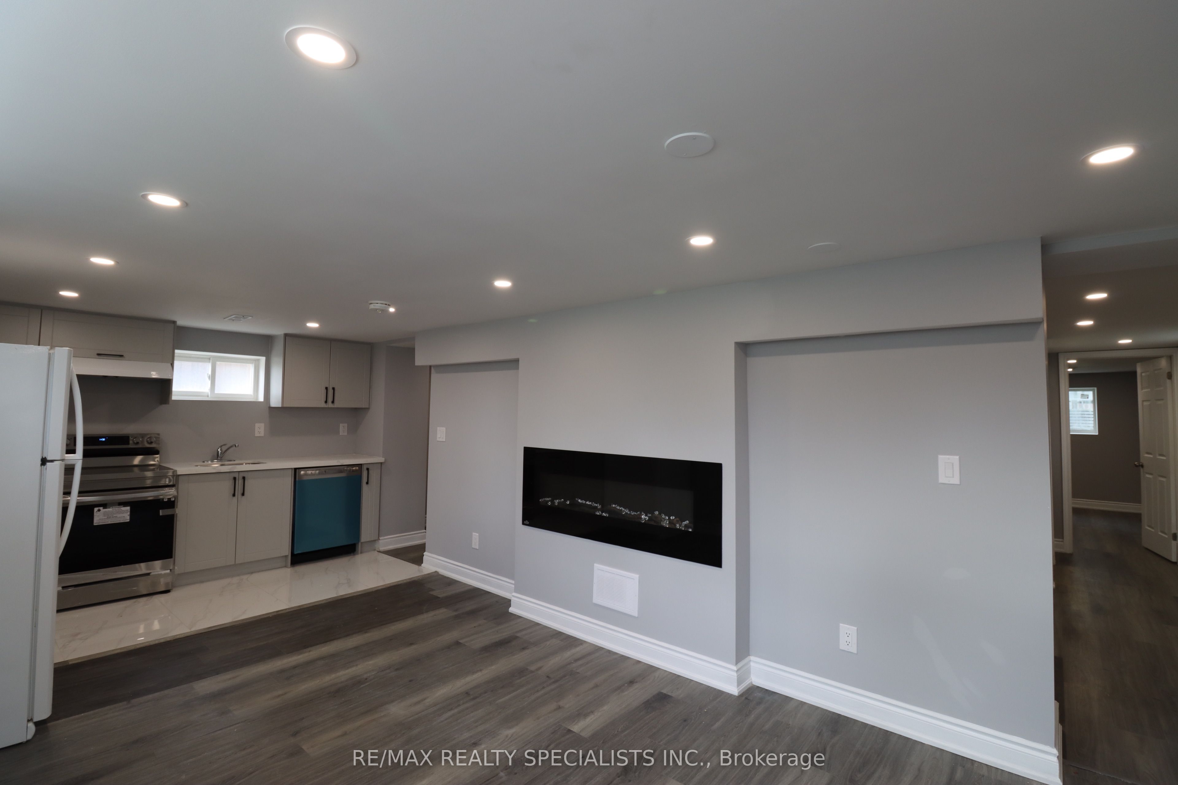 81 Gretna Drive, Brampton, ON L6X 2G1 photo 2