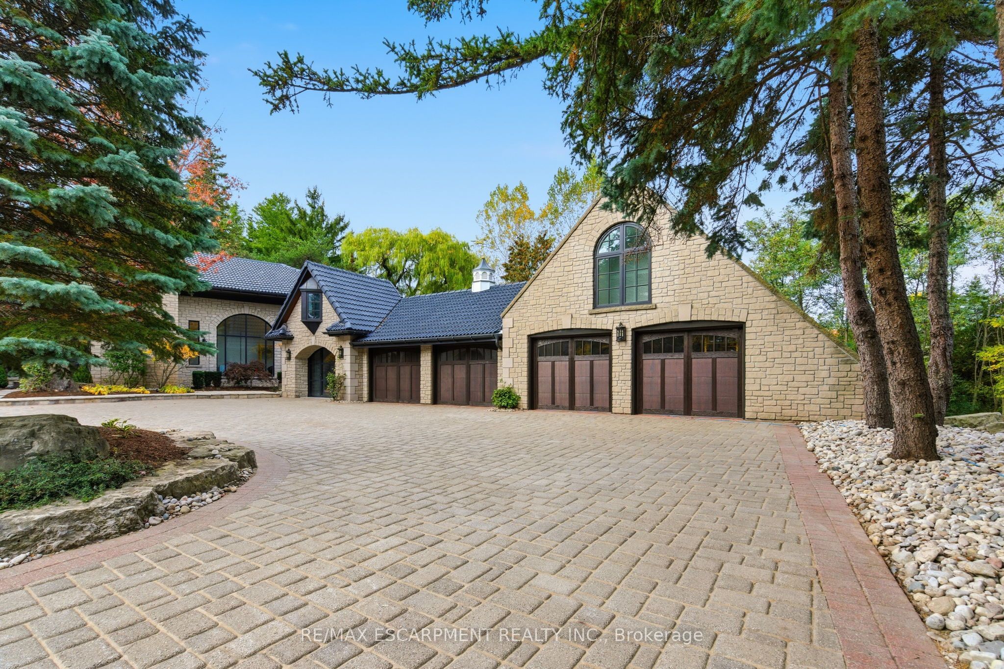3320 Guelph Line, Burlington, ON L7P 0S7 photo 3
