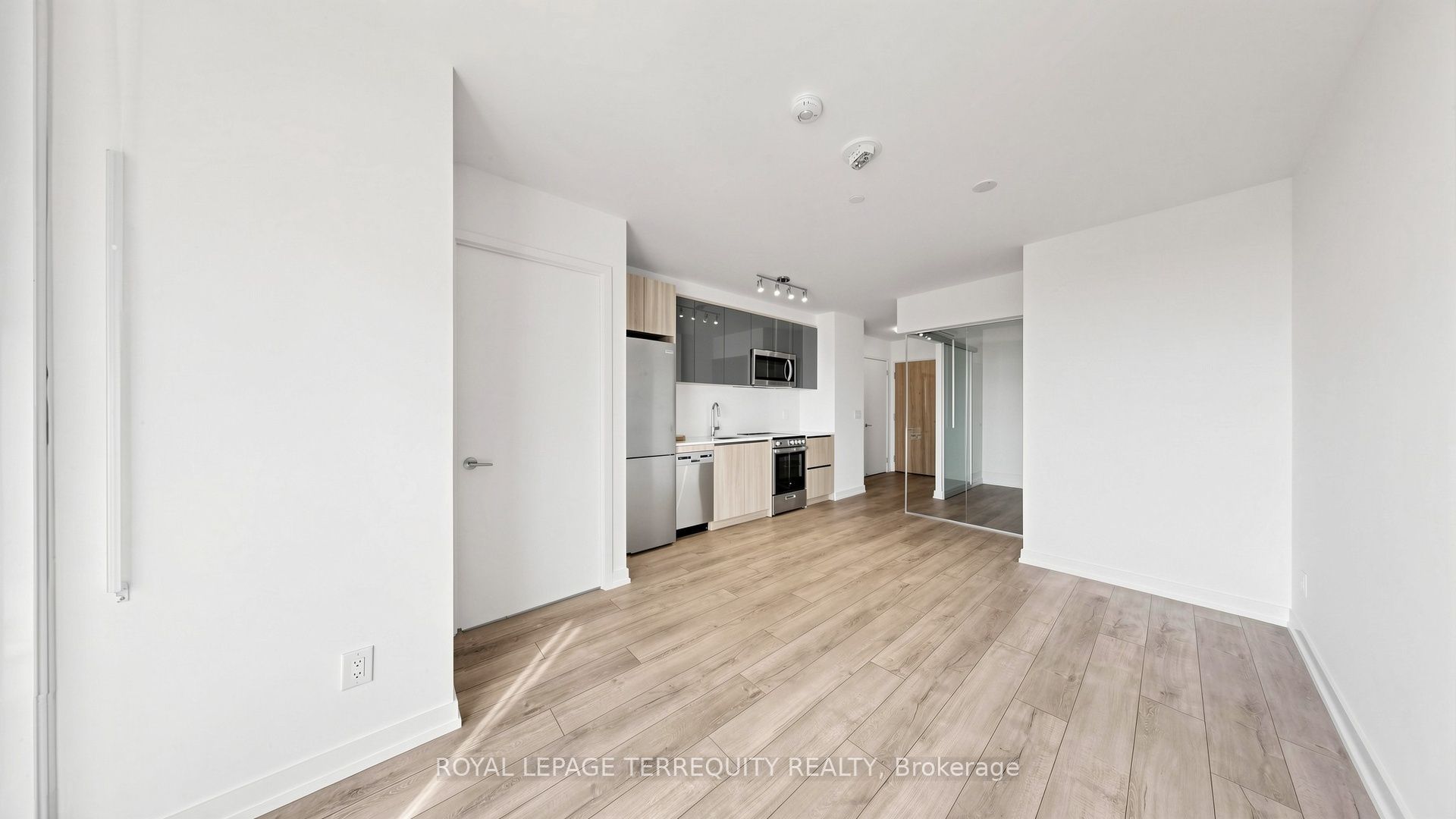 3100 Keele Street 519, Toronto, ON M3M 0E1 photo 3