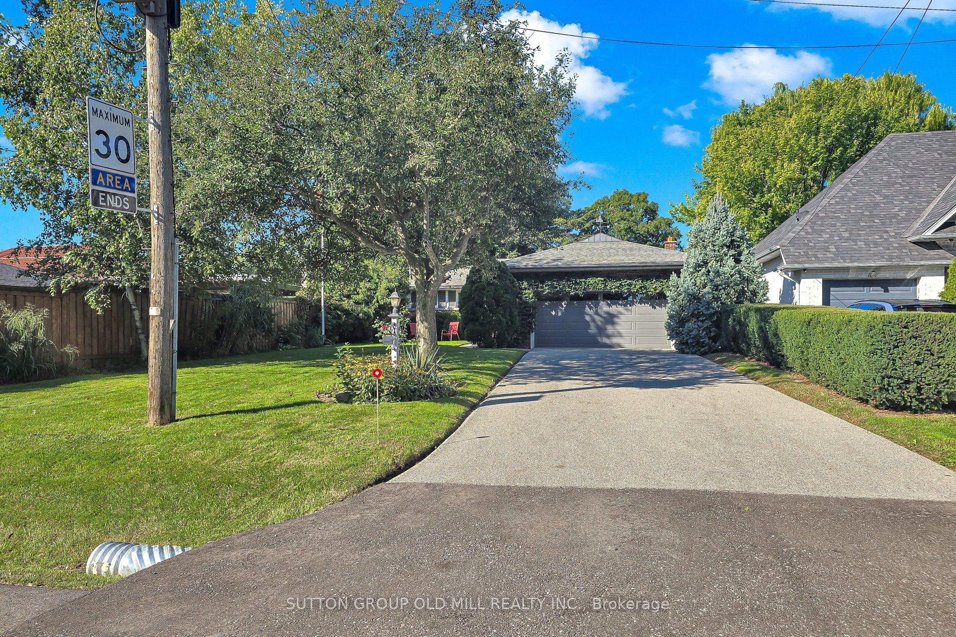 4 Ravenscrest Drive, Toronto, ON M9B 5M7 photo 2