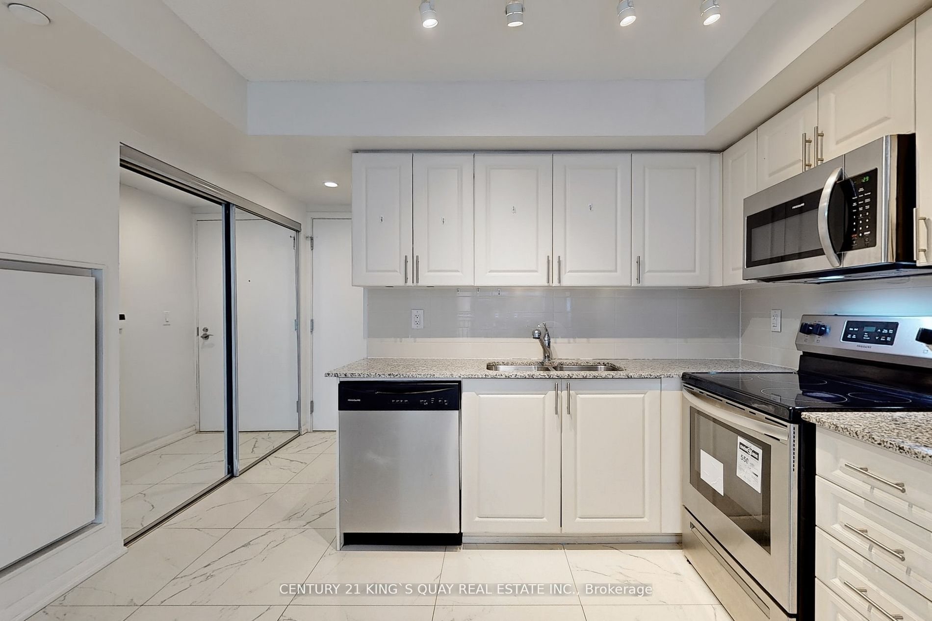 3091 Dufferin Street 423, Toronto, ON M6A 3C8 photo 2