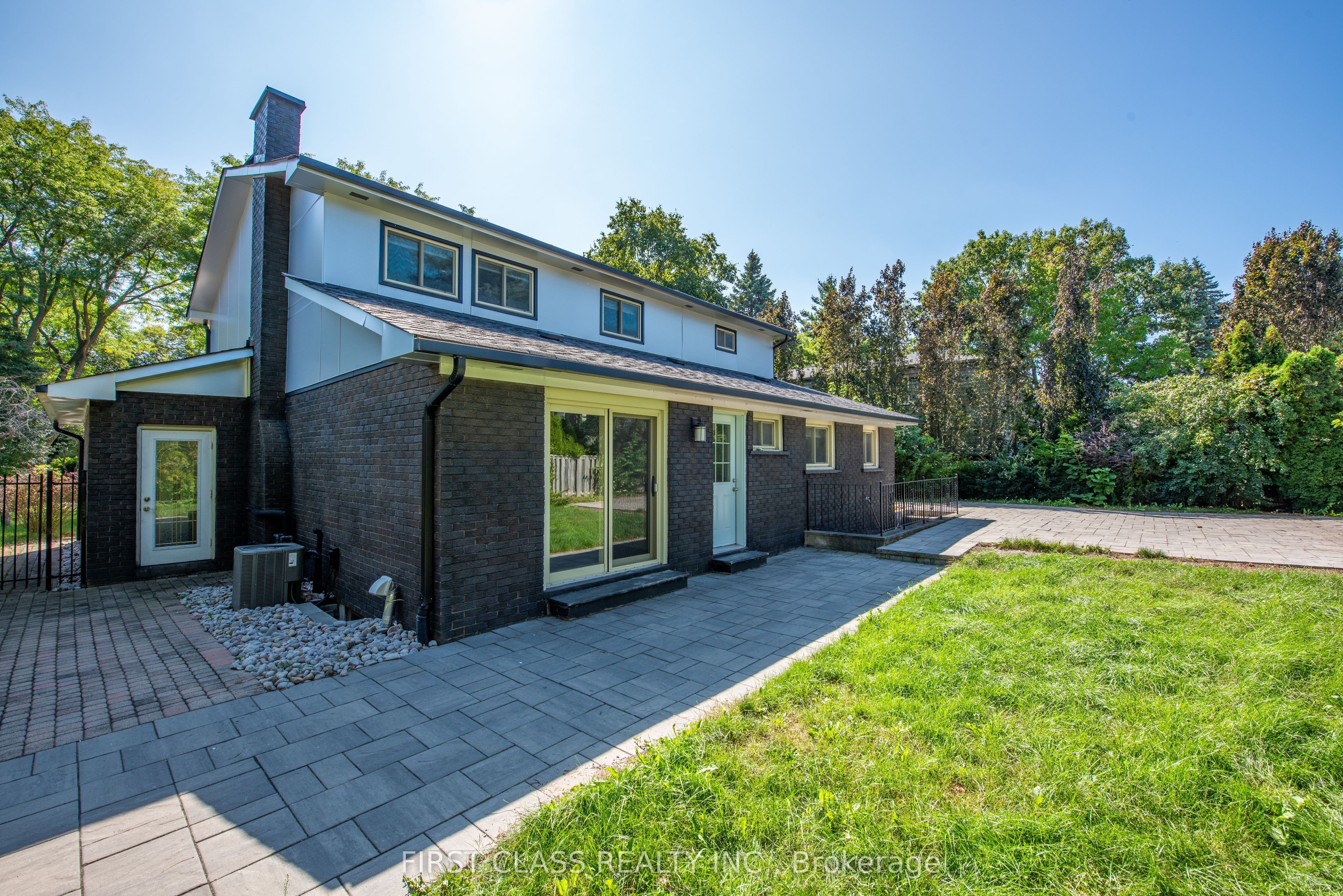 479 Isabella Avenue, Mississauga, ON L5B 2G4 photo 2