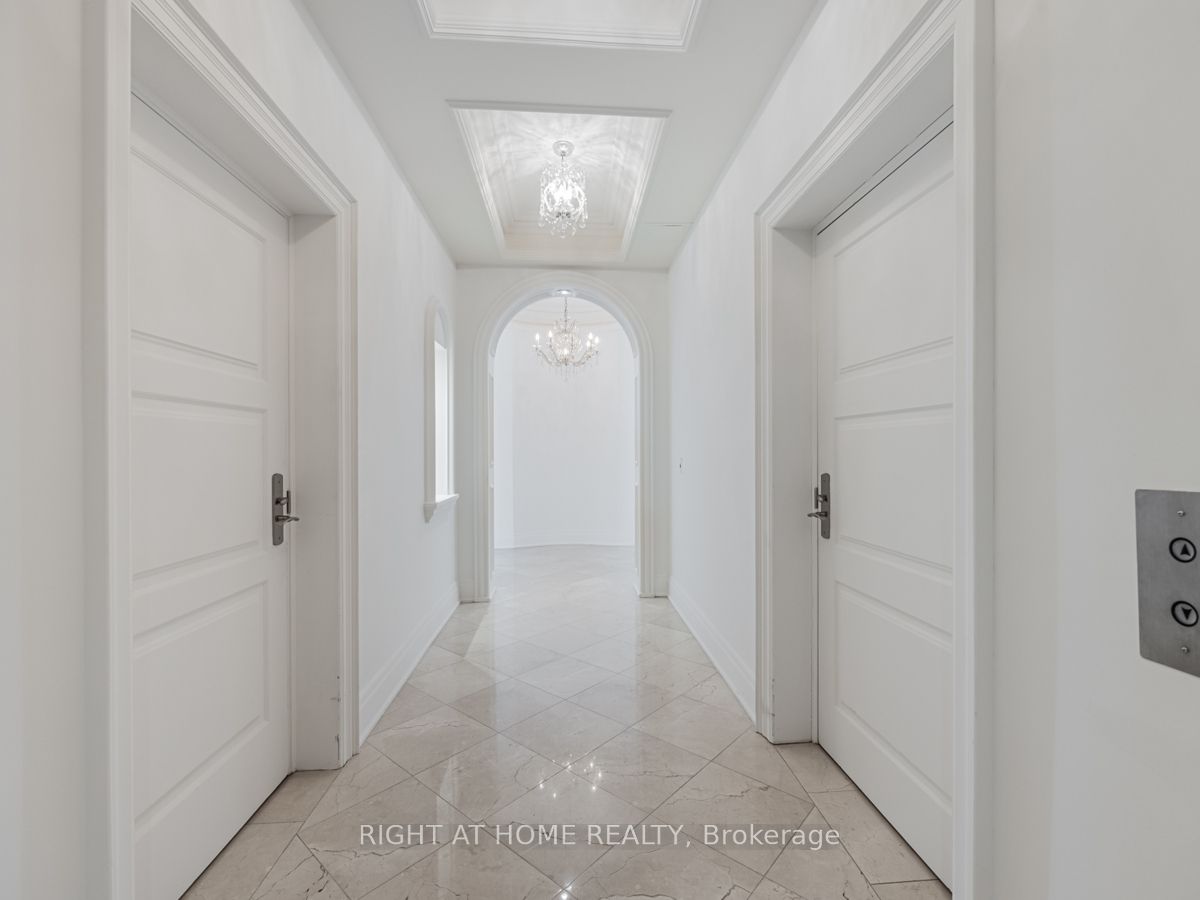 2095 Lake Shore Boulevard W LPH19, Toronto, ON M8V 4G4 photo 4