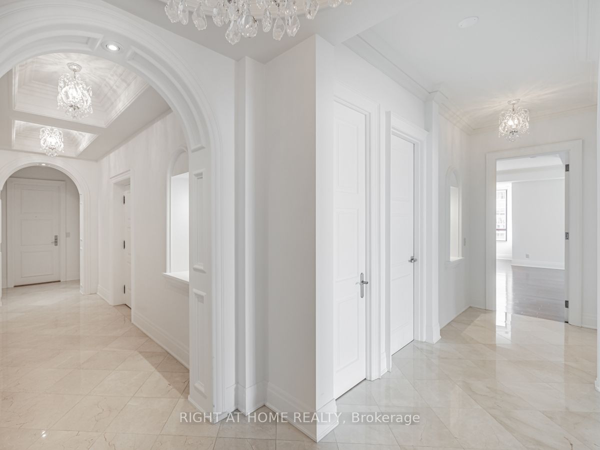 2095 Lake Shore Boulevard W LPH19, Toronto, ON M8V 4G4 photo 5