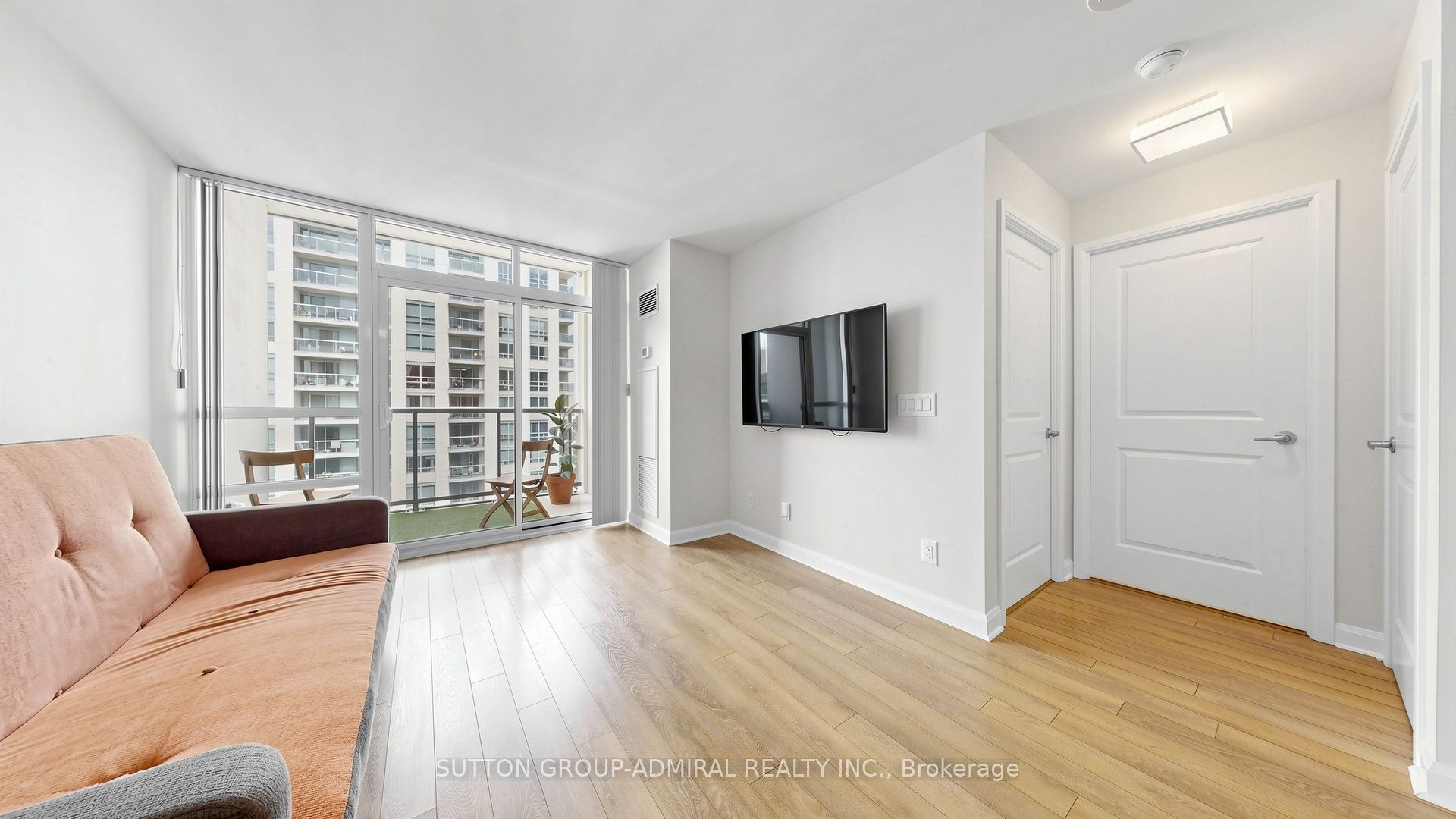 1 Michael Power Place 1713, Toronto, ON M9A 0A1 photo 5
