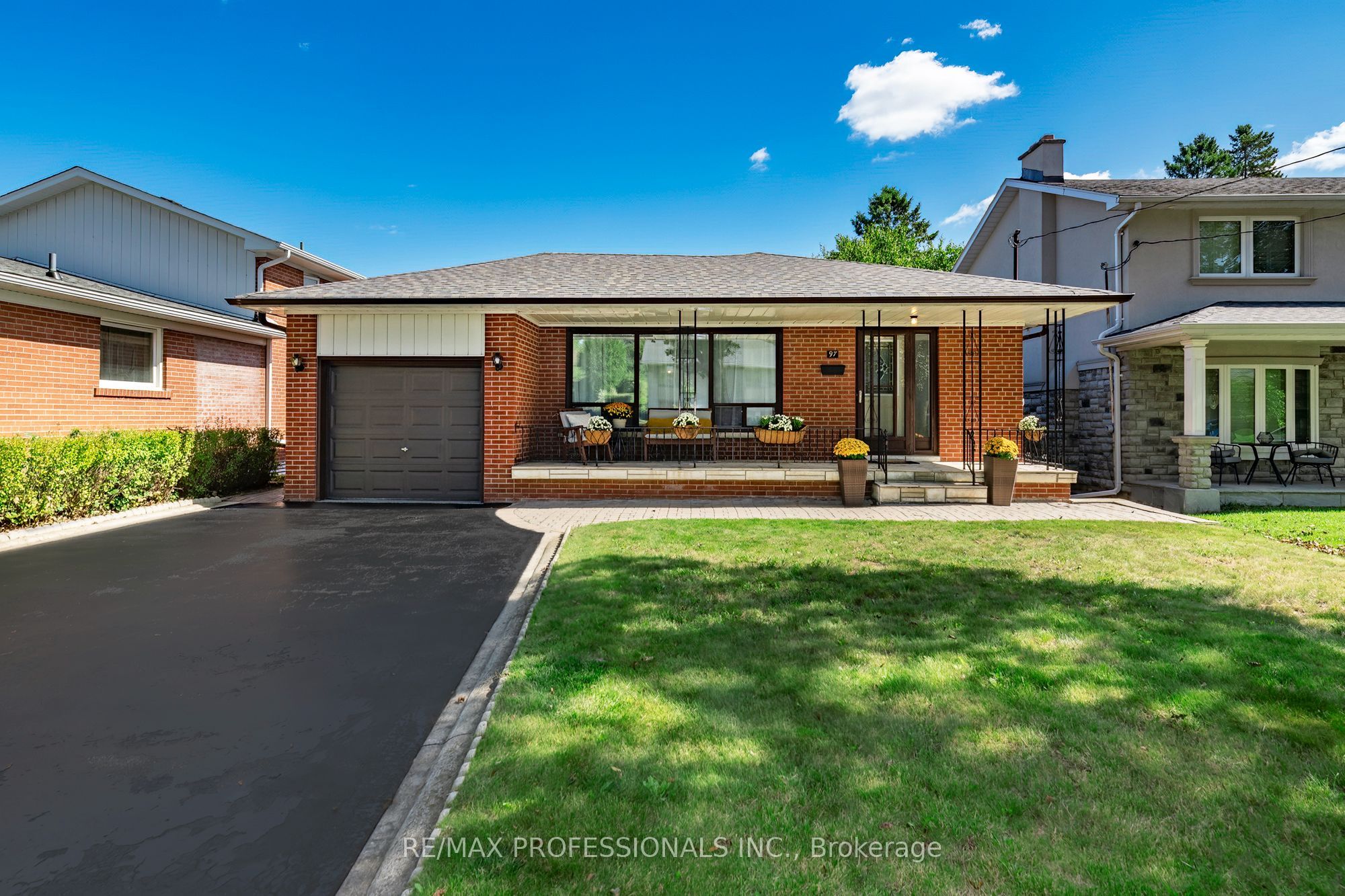 97 Freemont Avenue, Toronto, ON M9P 2X1 photo 2