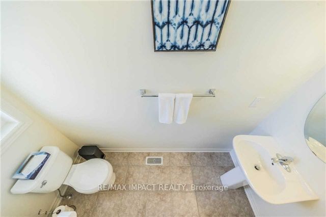 11 Ivor Crescent N, Brampton, ON L7A 4L5 photo 4