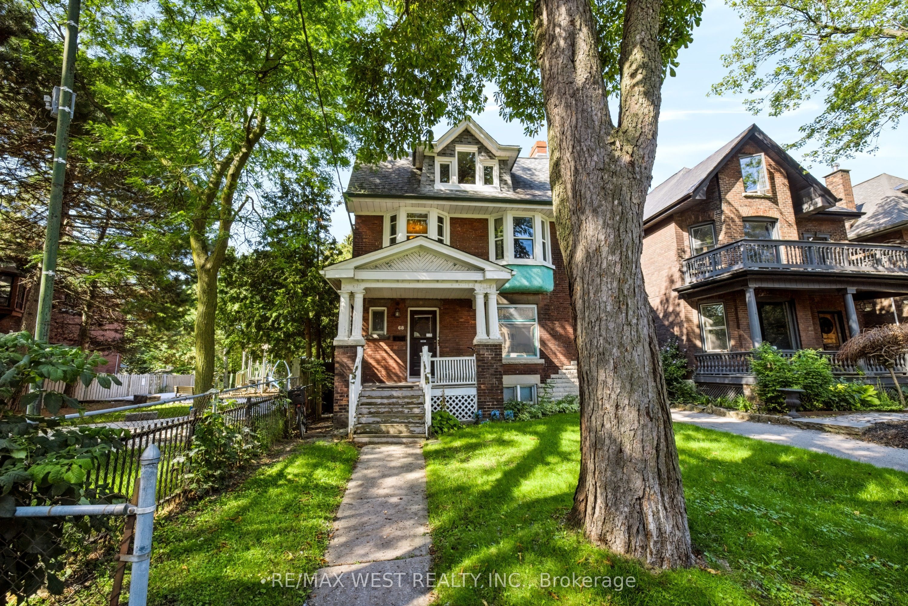 68 Beaty Avenue, Toronto, ON M6K 3B4 photo 2