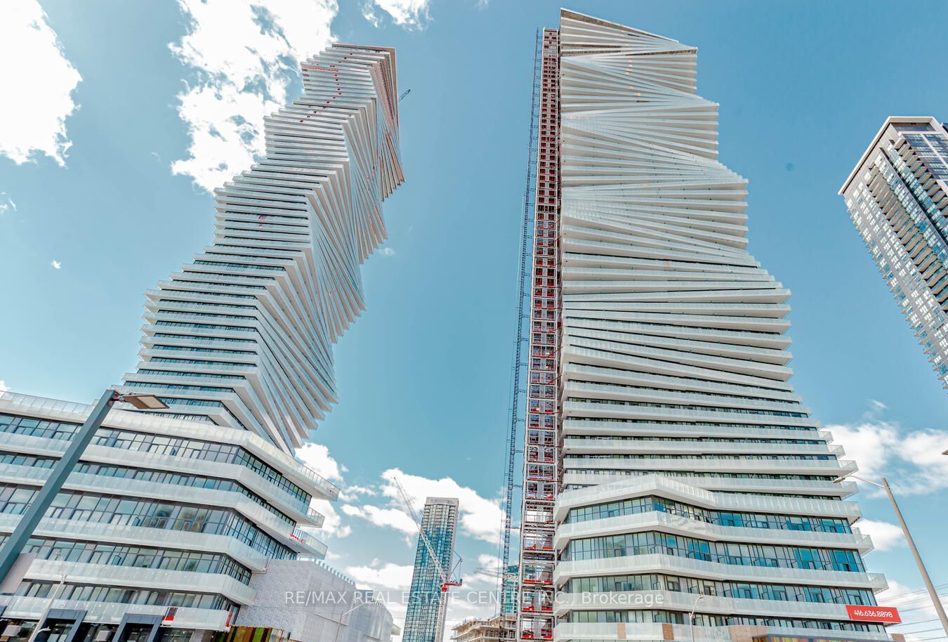 3900 confederation Parkway 2202, Mississauga, ON L5B 0M3