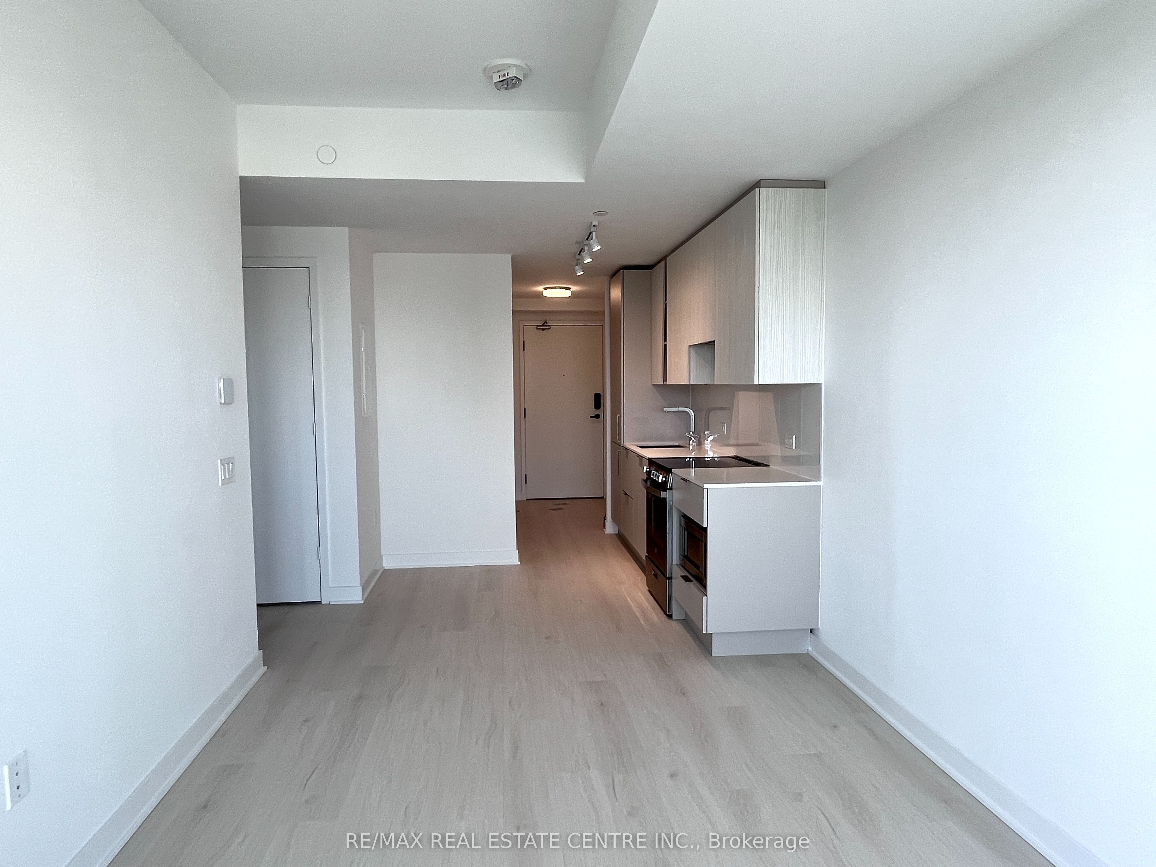3900 confederation Parkway 2202, Mississauga, ON L5B 0M3 photo 4