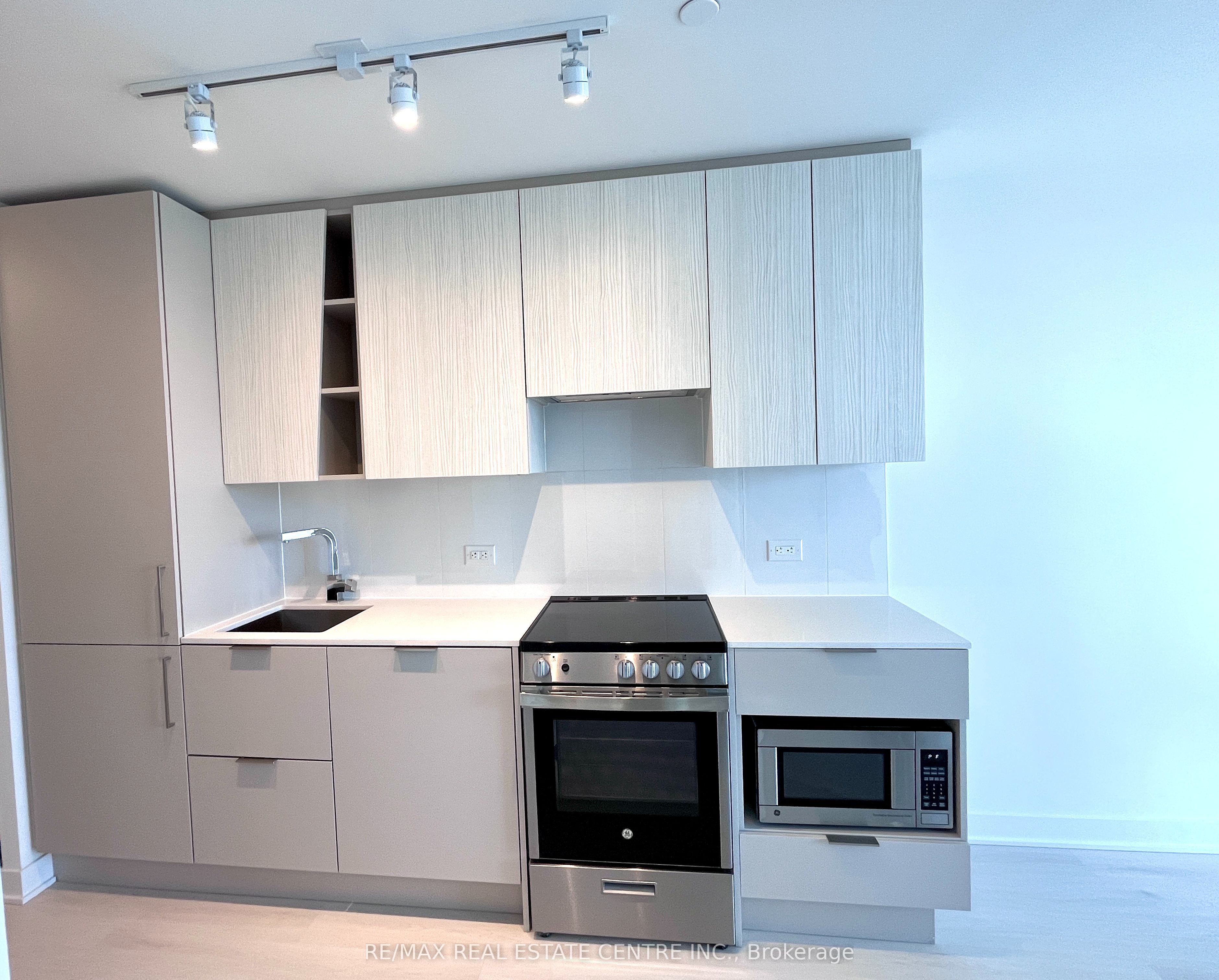 3900 confederation Parkway 2202, Mississauga, ON L5B 0M3 photo 5