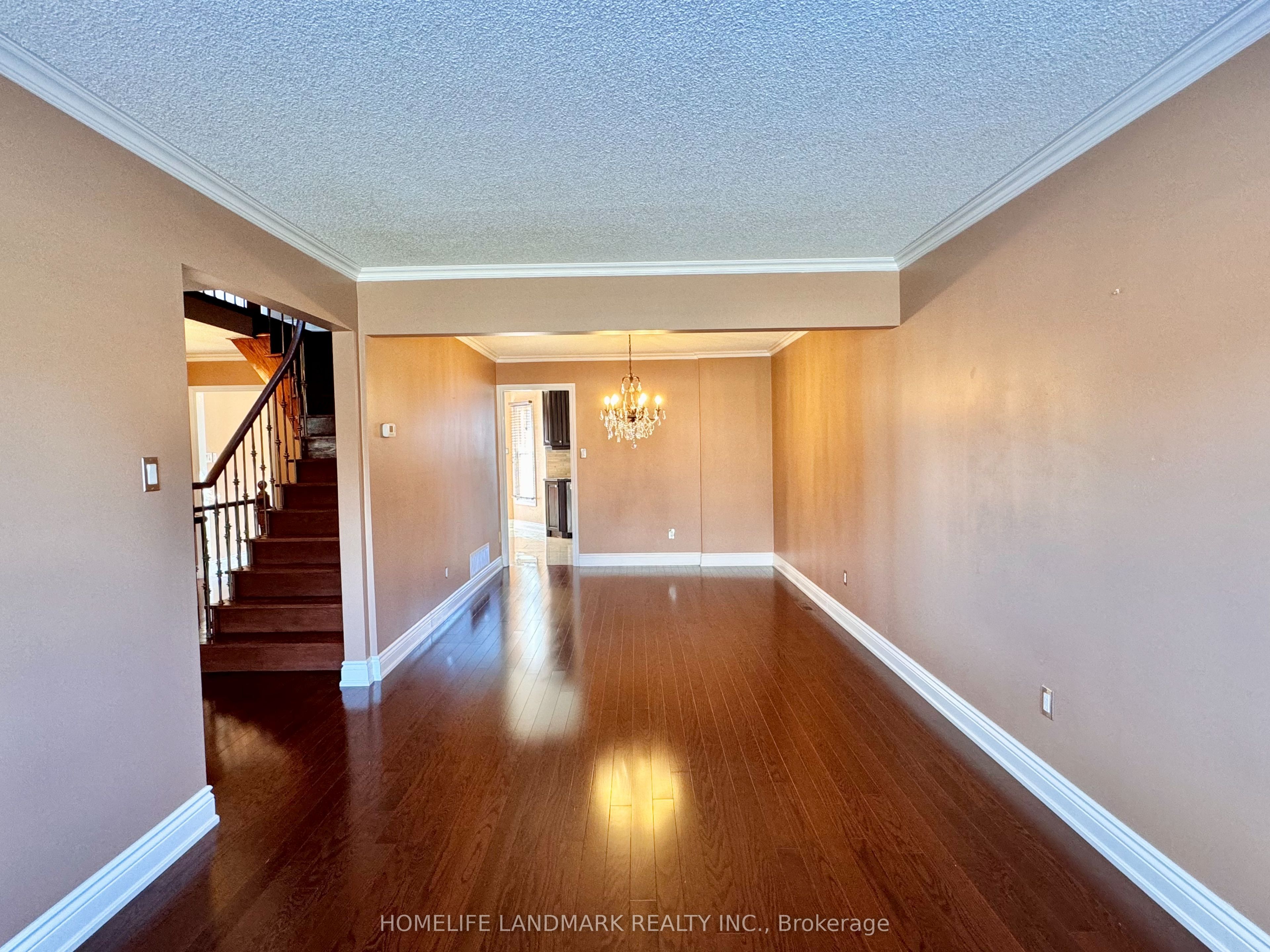 1049 Wetherby Lane E, Mississauga, ON L4W 4R9 photo 5