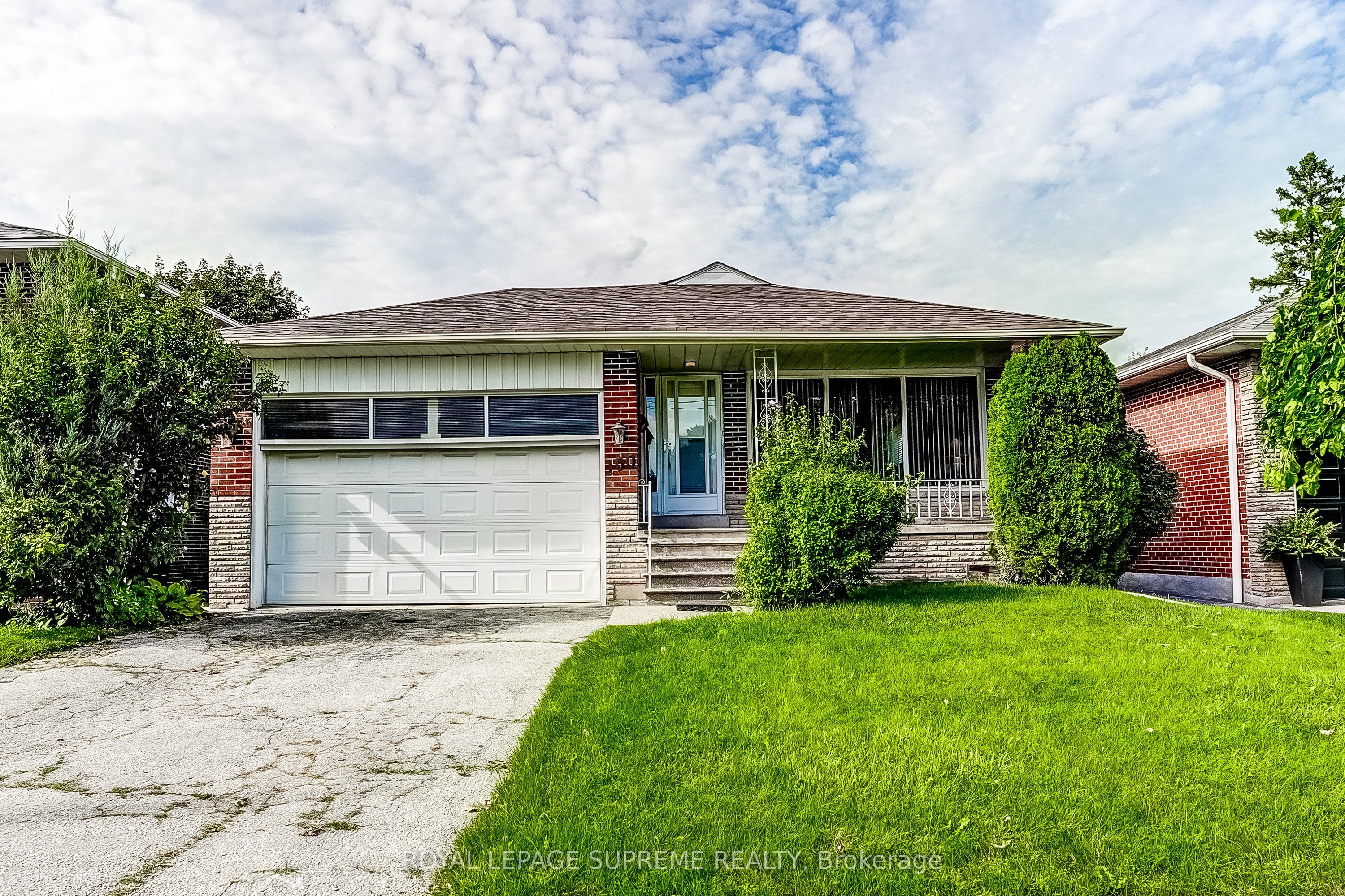 100 Summitcrest Drive, Toronto, ON M9P 1H8