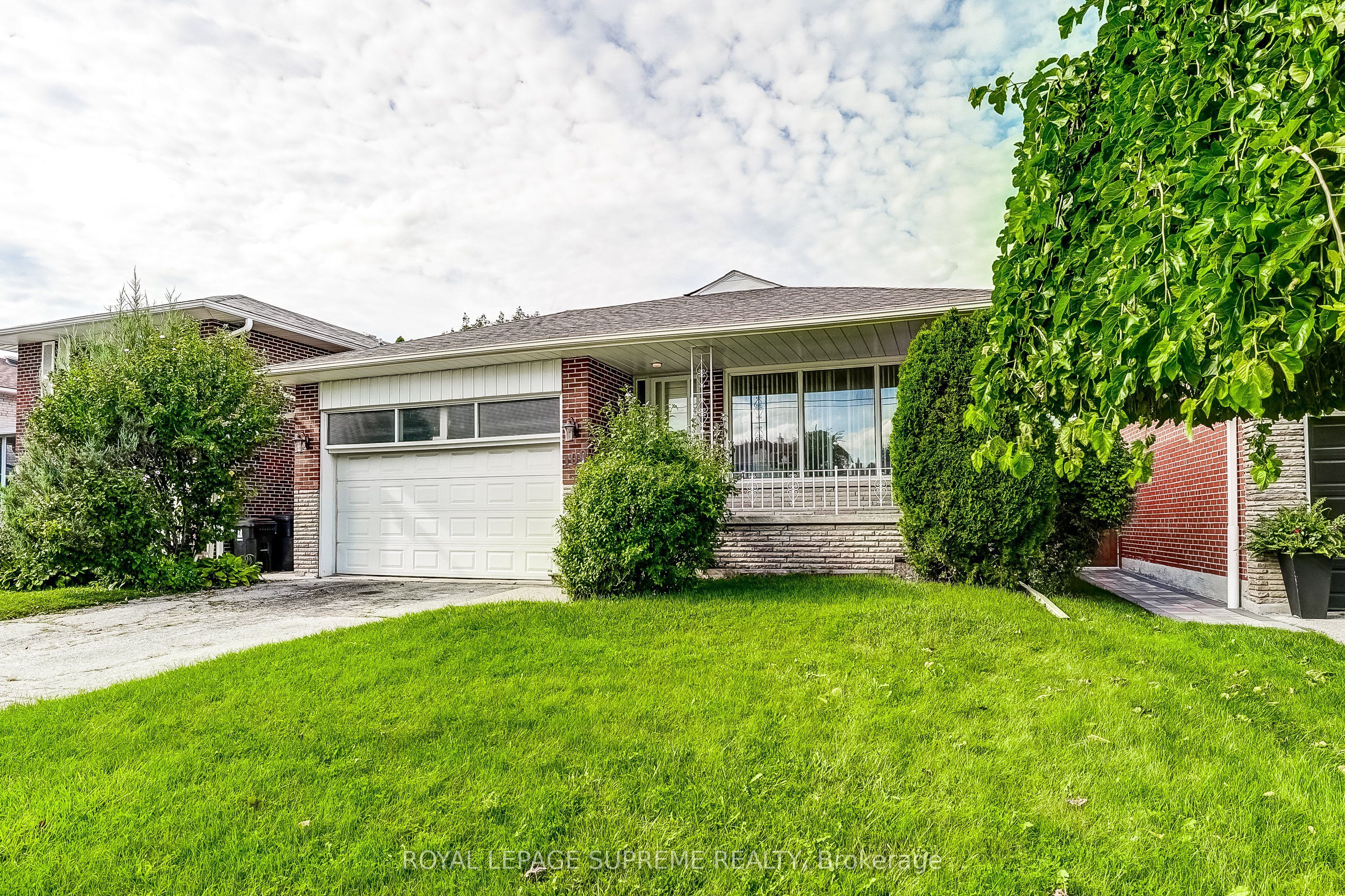 100 Summitcrest Drive, Toronto, ON M9P 1H8 photo 3