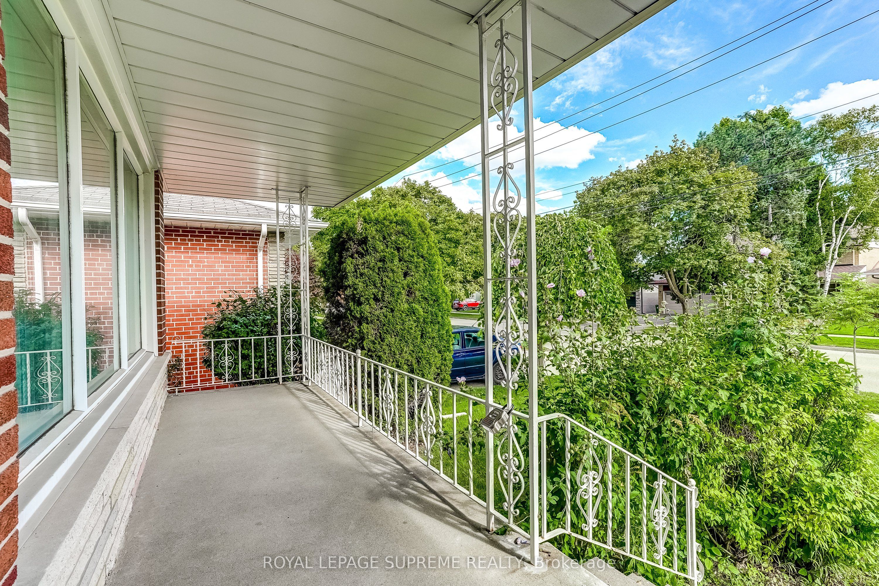 100 Summitcrest Drive, Toronto, ON M9P 1H8 photo 5