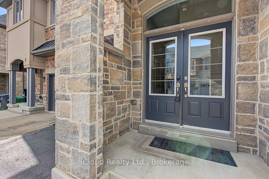 25 Gammon Crescent, Brampton, ON L6Y 6B7 photo 2