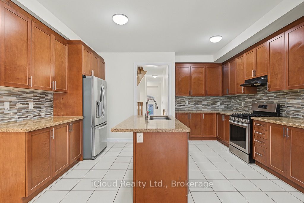 25 Gammon Crescent, Brampton, ON L6Y 6B7 photo 4