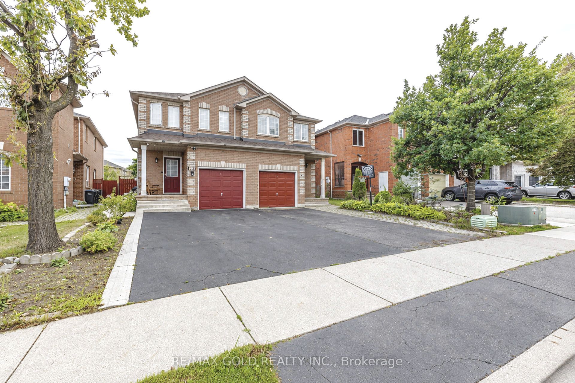 25 Lake Louise Drive, Brampton, ON L6X 4W5 photo 3