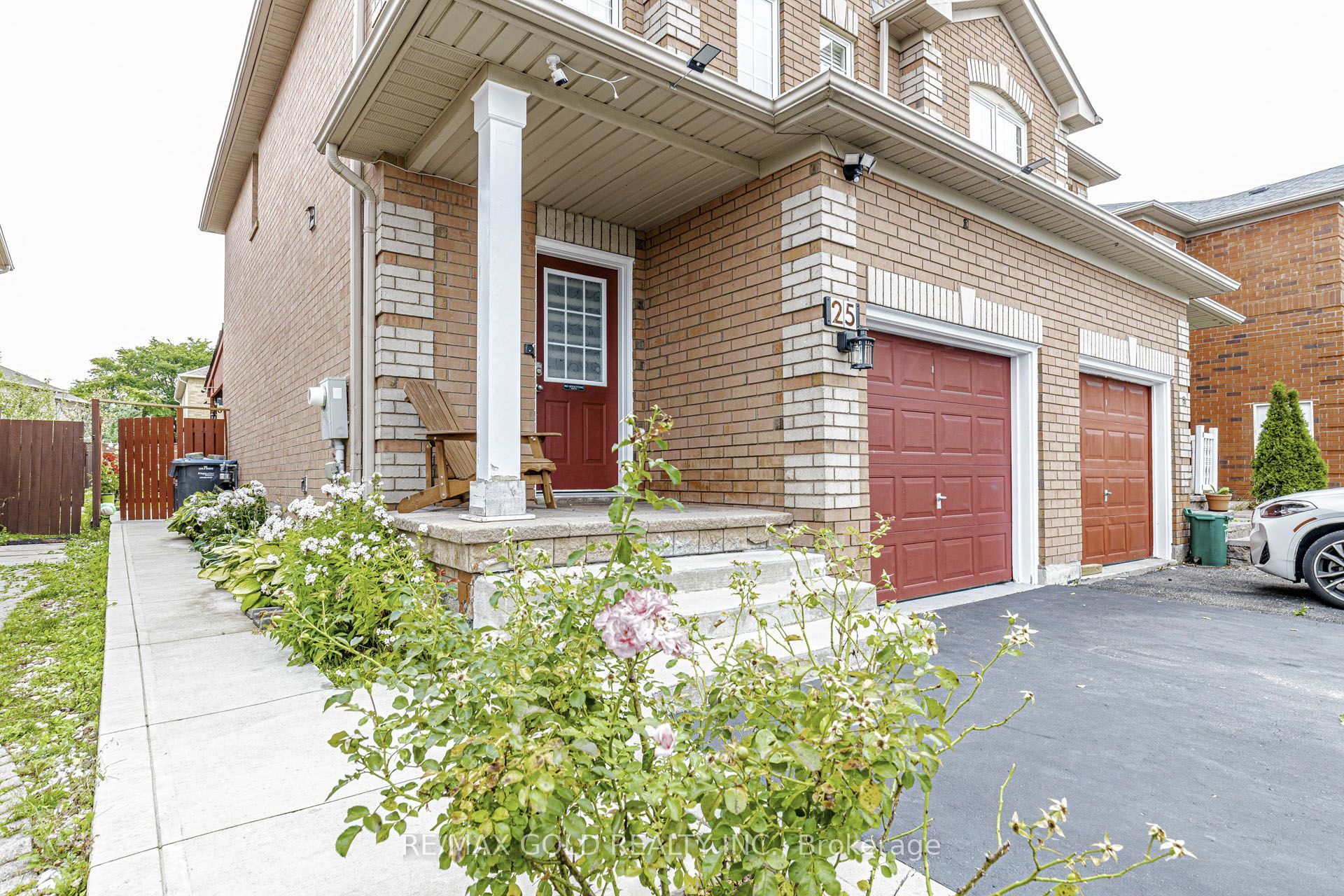 25 Lake Louise Drive, Brampton, ON L6X 4W5 photo 5