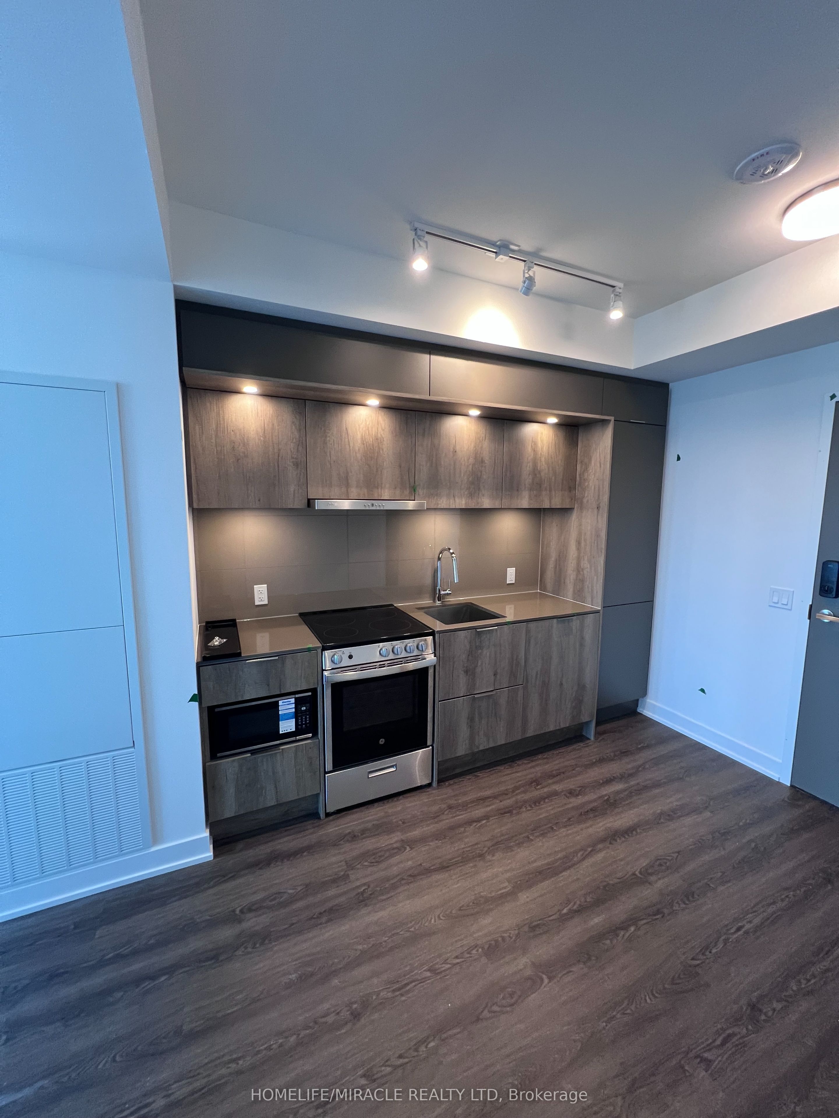 448 Burnhamthorpe Road W 4503, Mississauga, ON L5B 0R4 photo 5