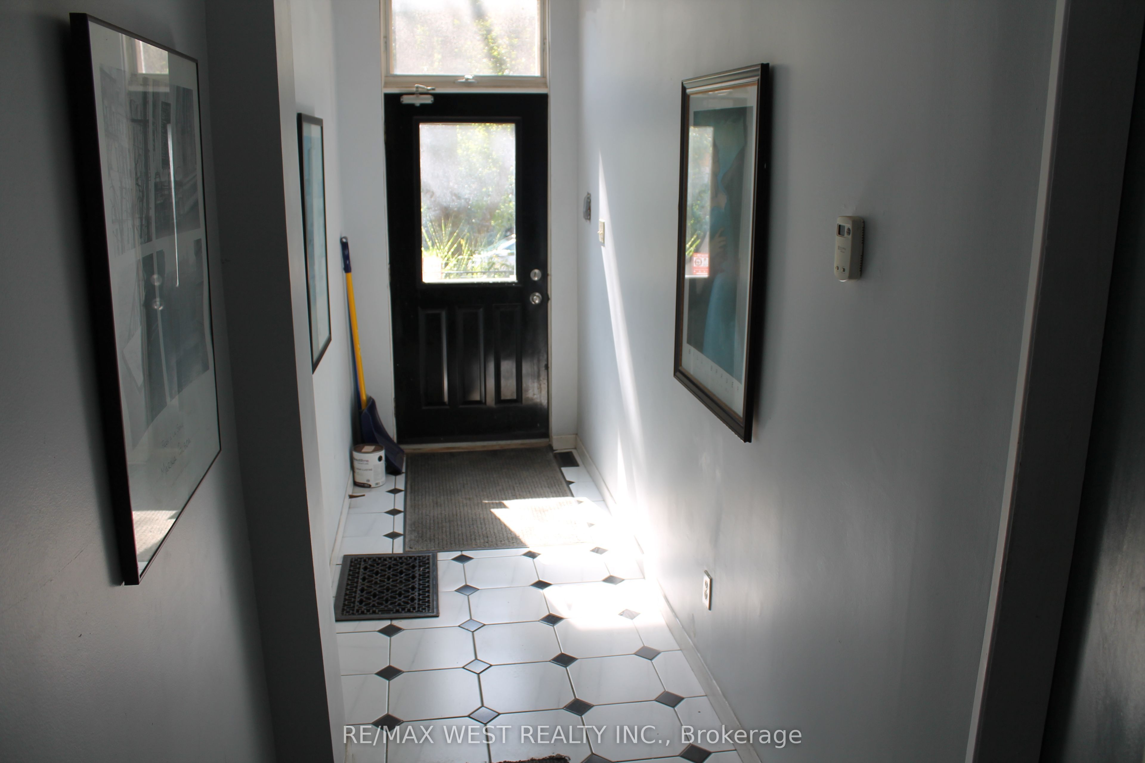 78 Wright Avenue 3rd Floor, Toronto, ON M6R 1L2 photo 3