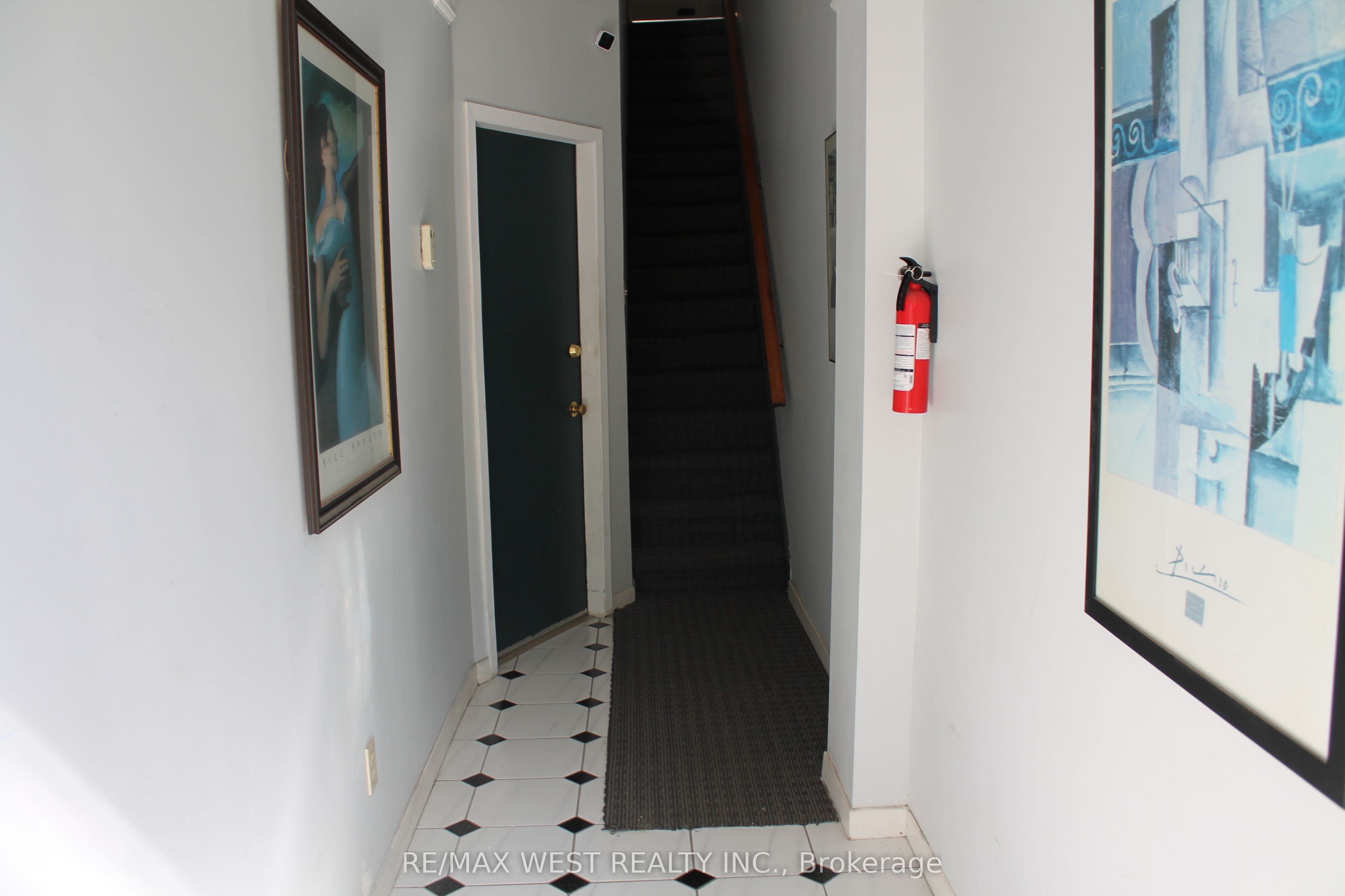 78 Wright Avenue 3rd Floor, Toronto, ON M6R 1L2 photo 4